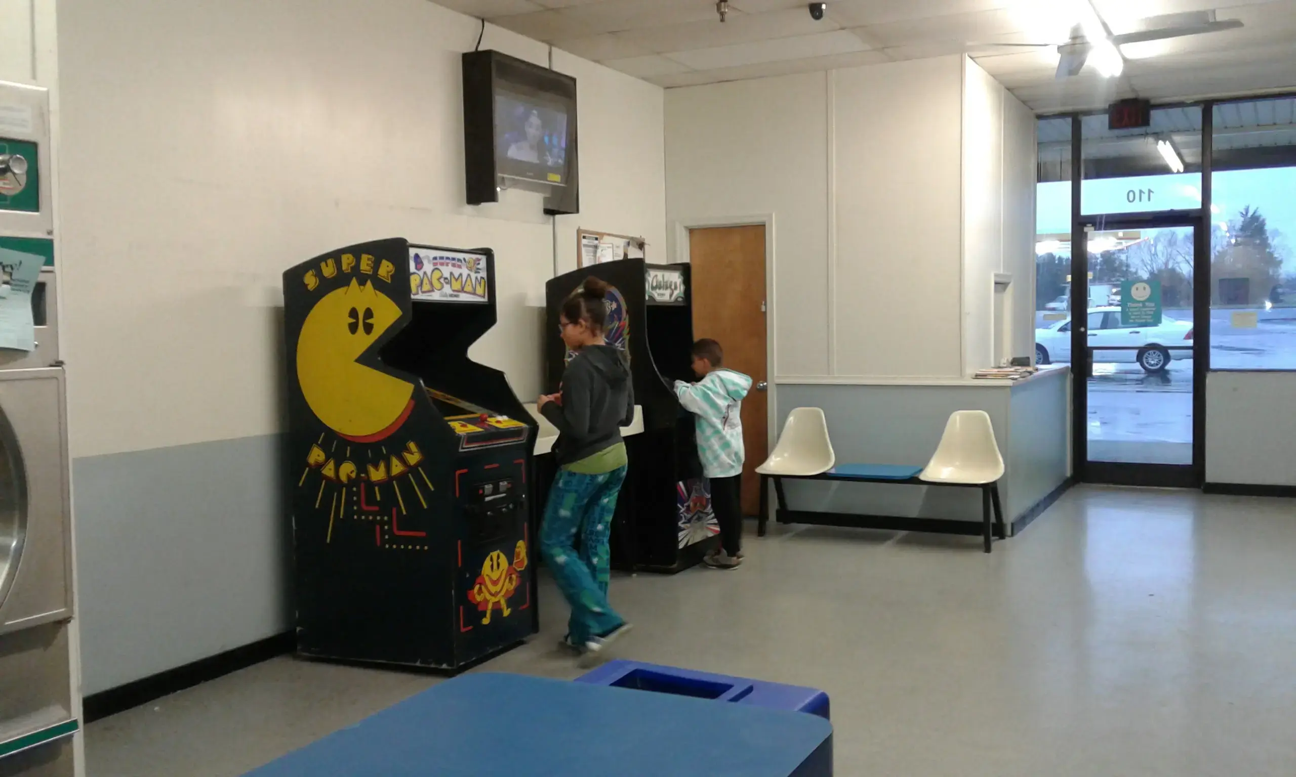 Verona Laundry Land Laundromat - Image 7