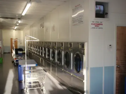 Verona Laundry Land Laundromat - Image 14
