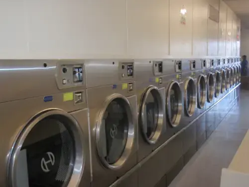 Verona Laundry Land Laundromat - Image 17