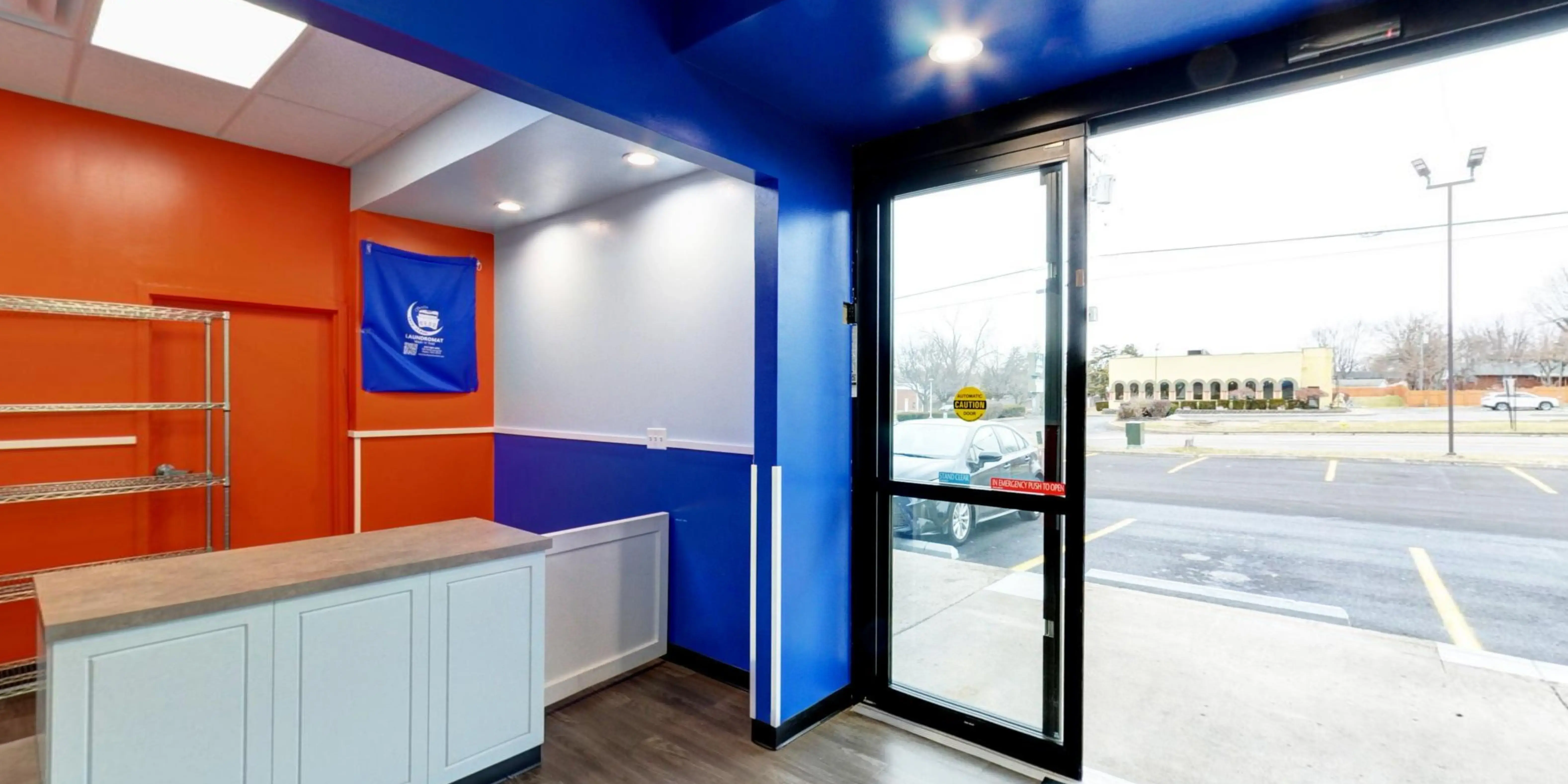 Very clean laundromat - Image 9