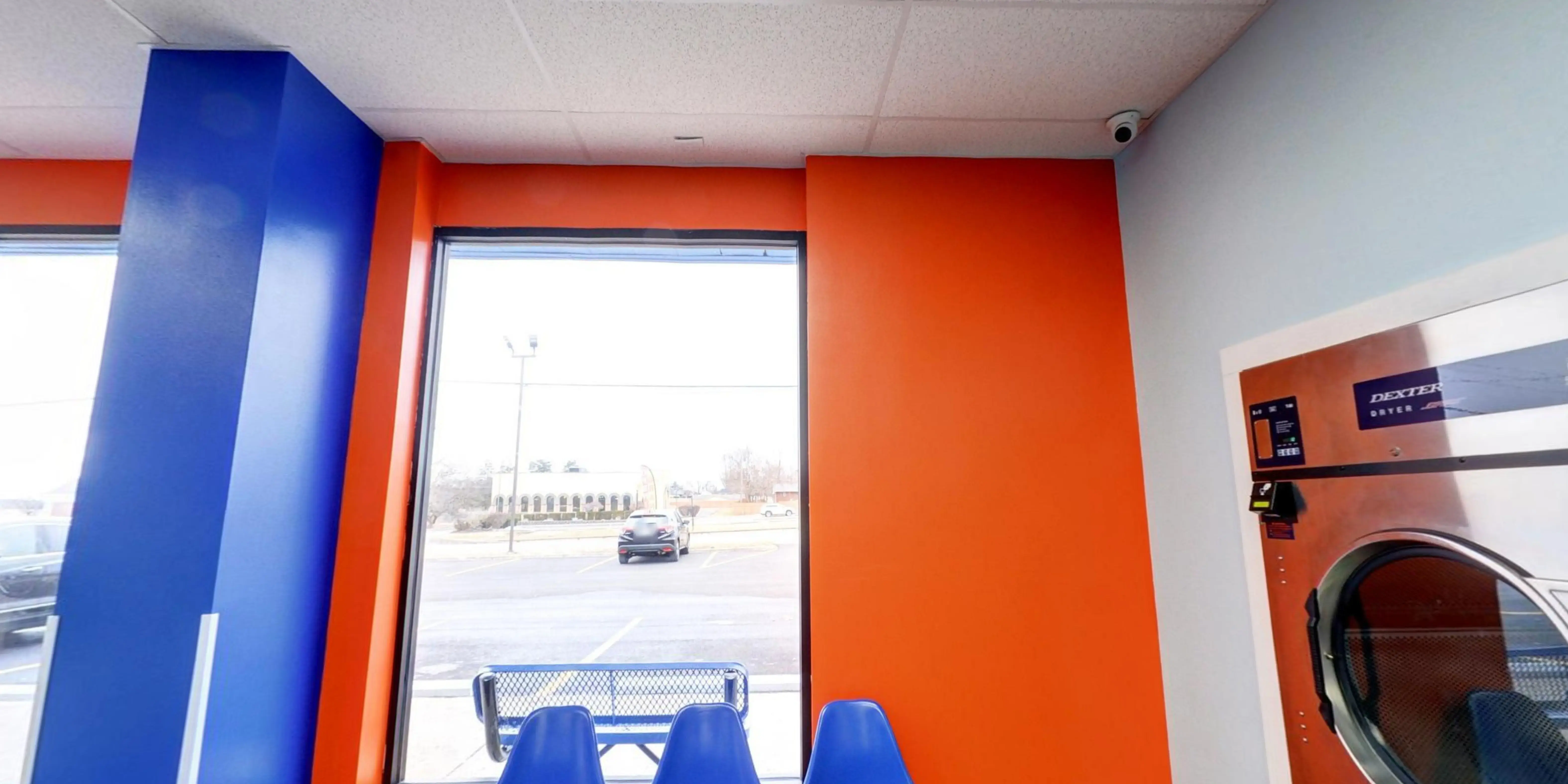 Very clean laundromat - Image 18