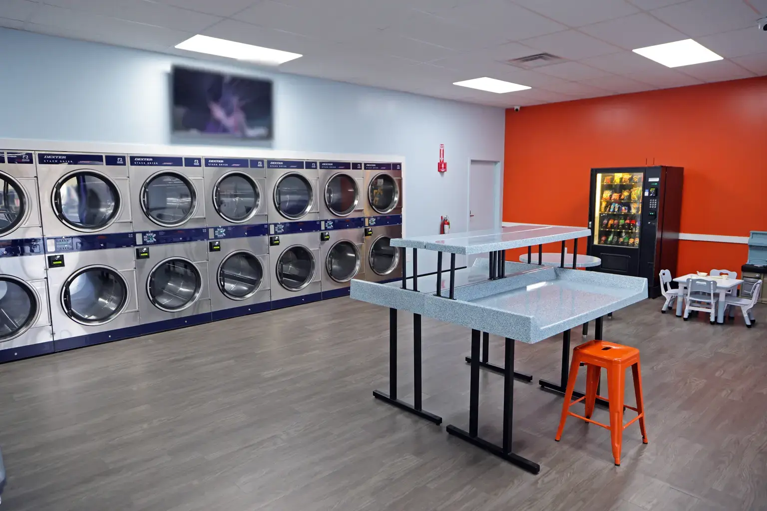Very clean laundromat thumbnail 19
