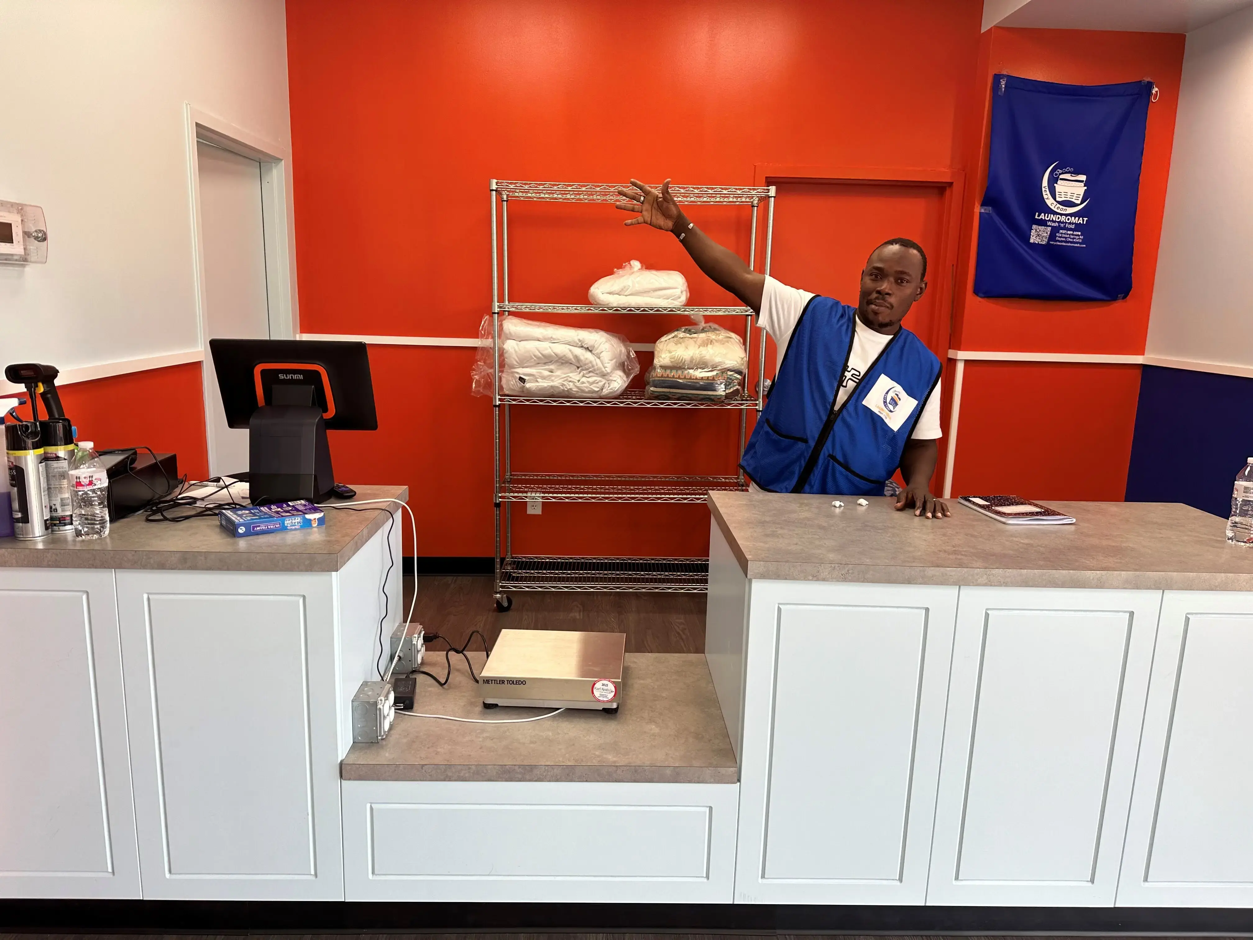 Very clean laundromat - Image 12