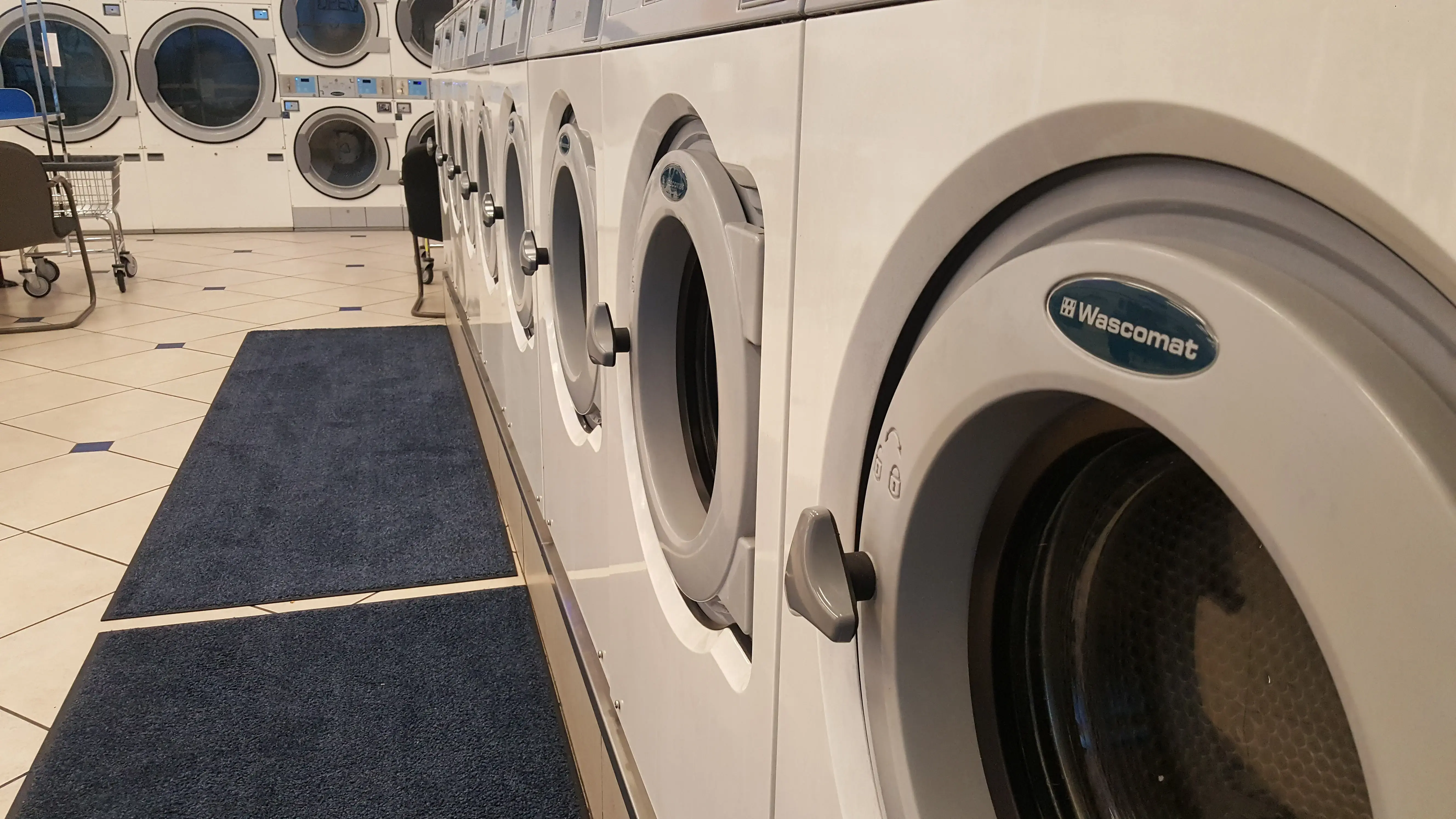 Village Coin Laundry - Magna - Image 15