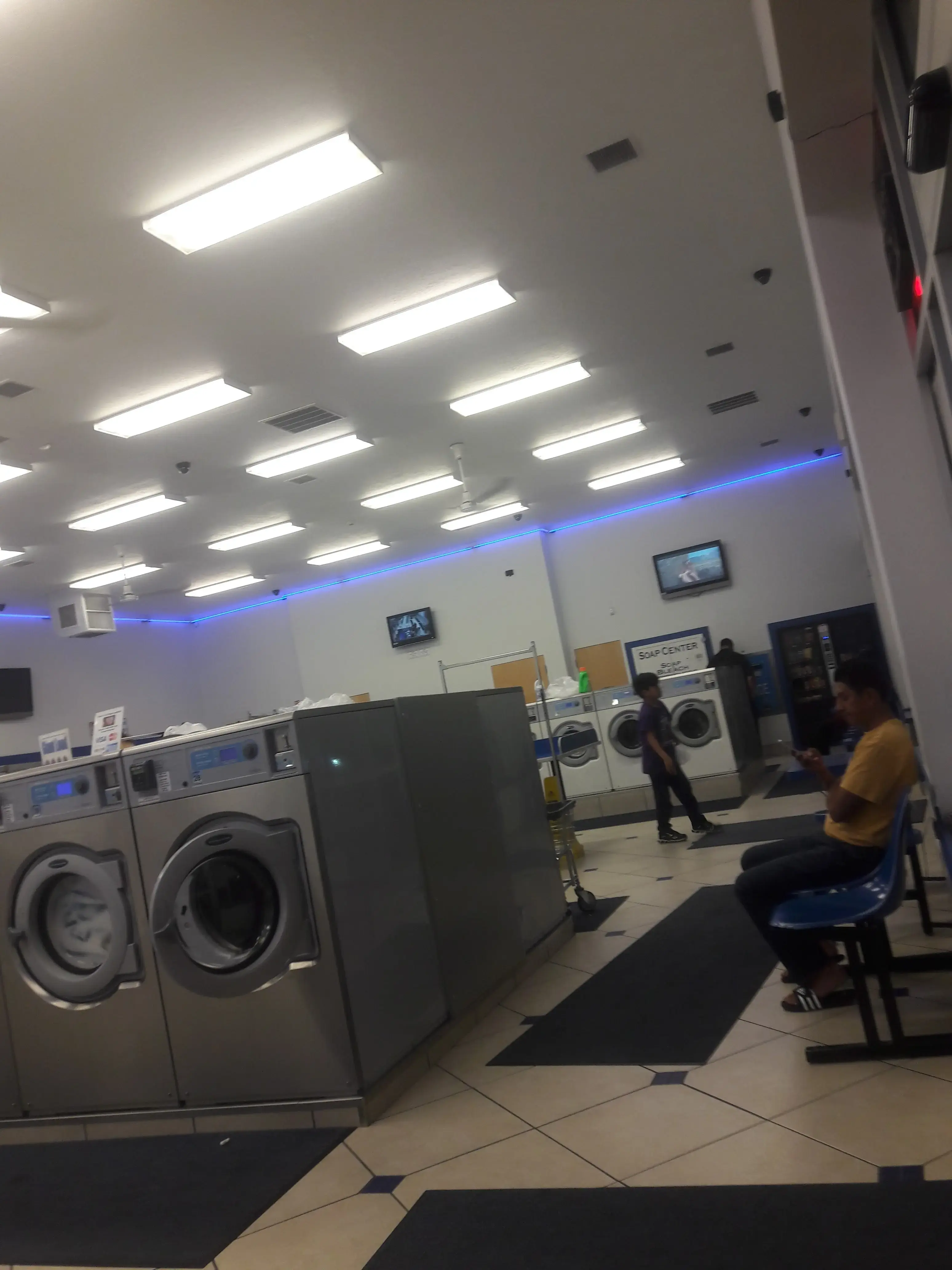 Village Coin Laundry - Magna - Image 19