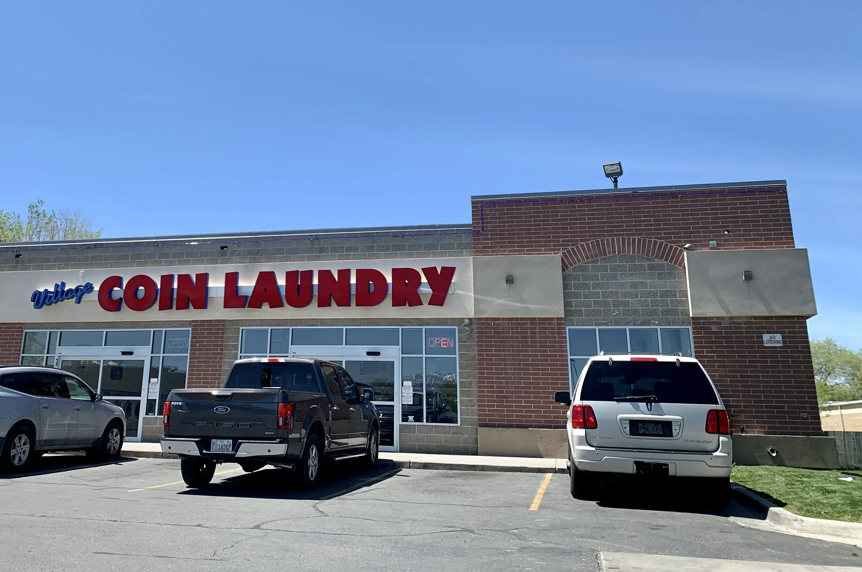 Village Coin Laundry - Magna - Image 2
