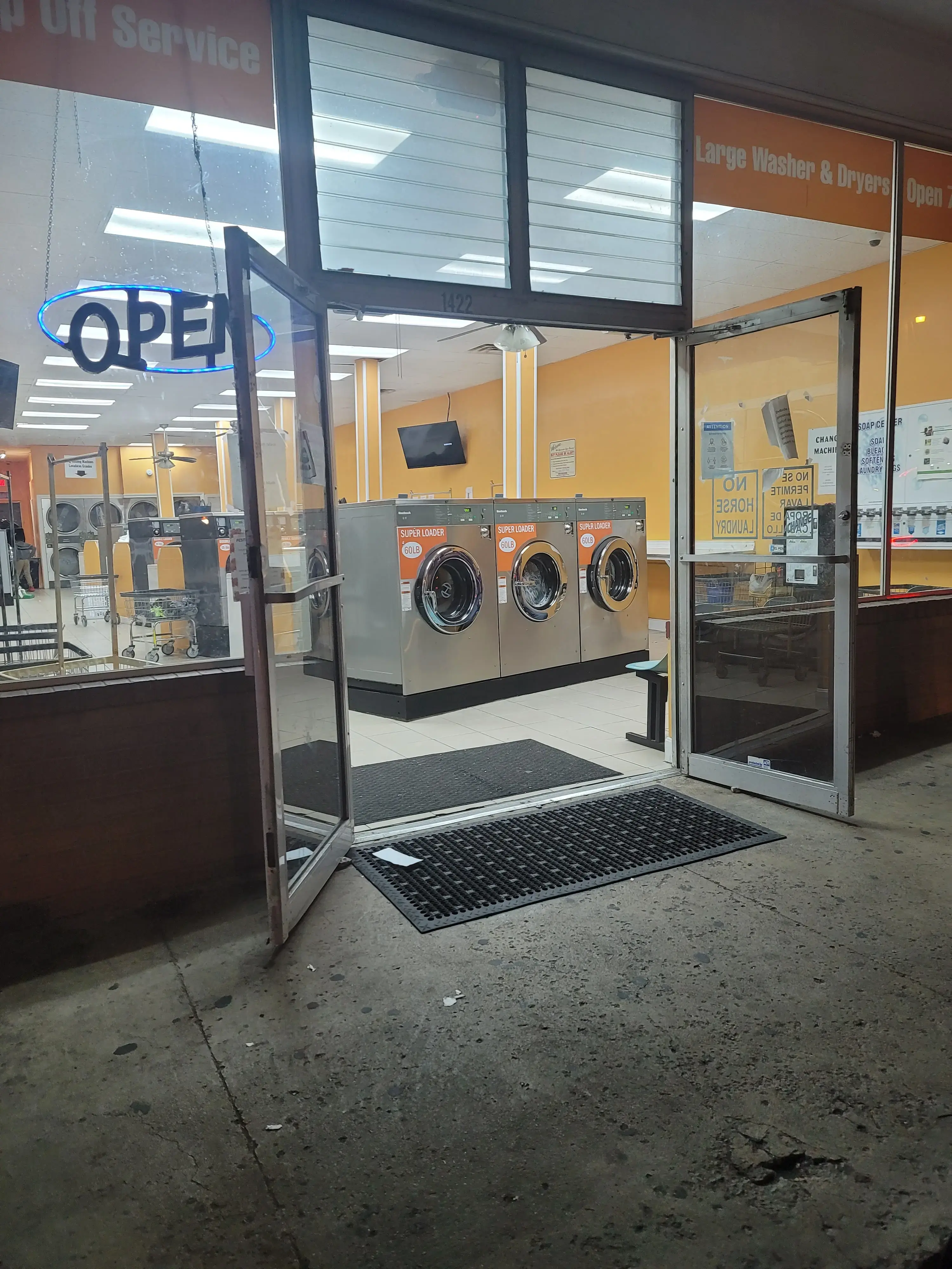 Village Coin Laundry thumbnail 5