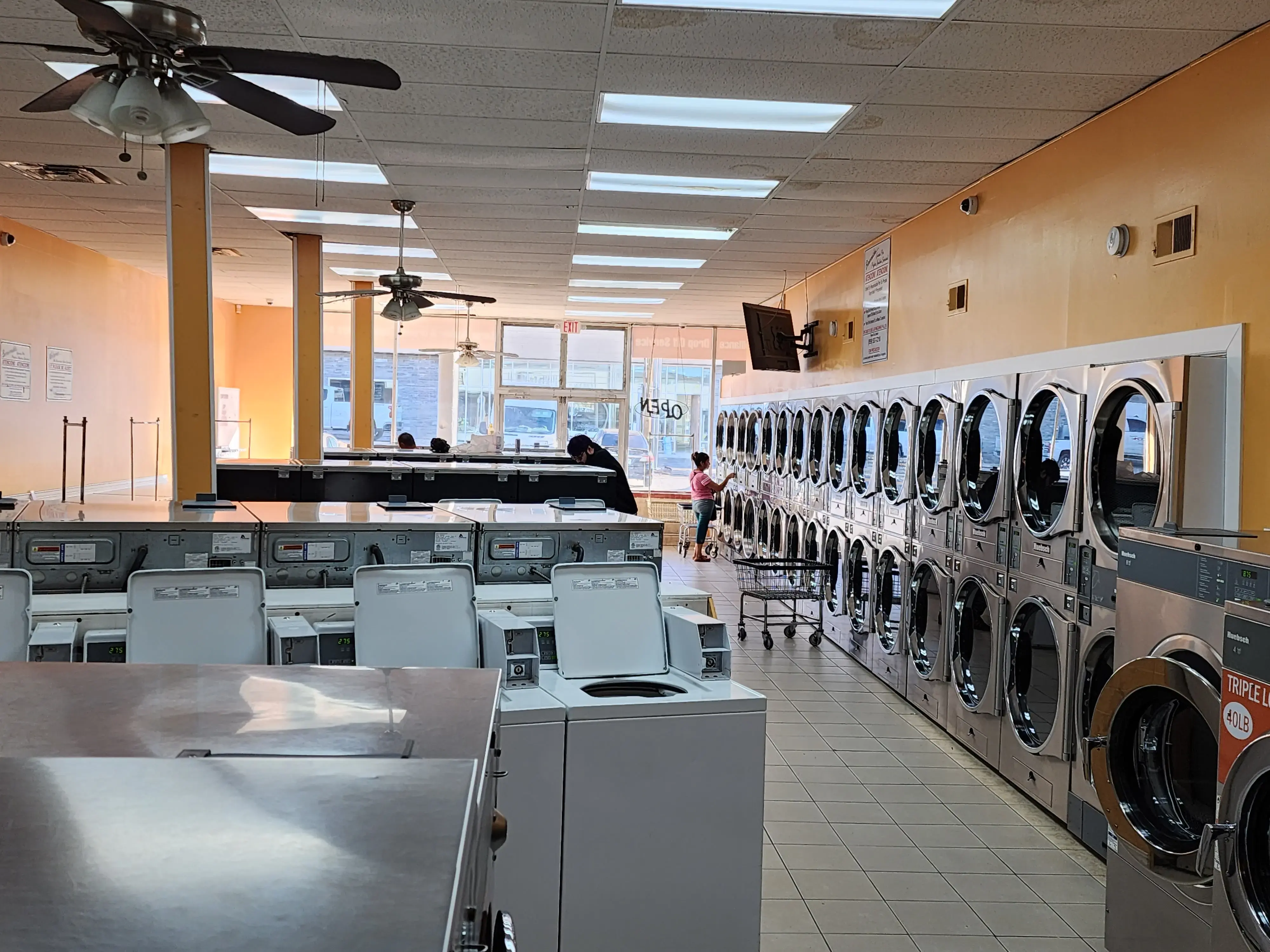 Village Coin Laundry - Image 12