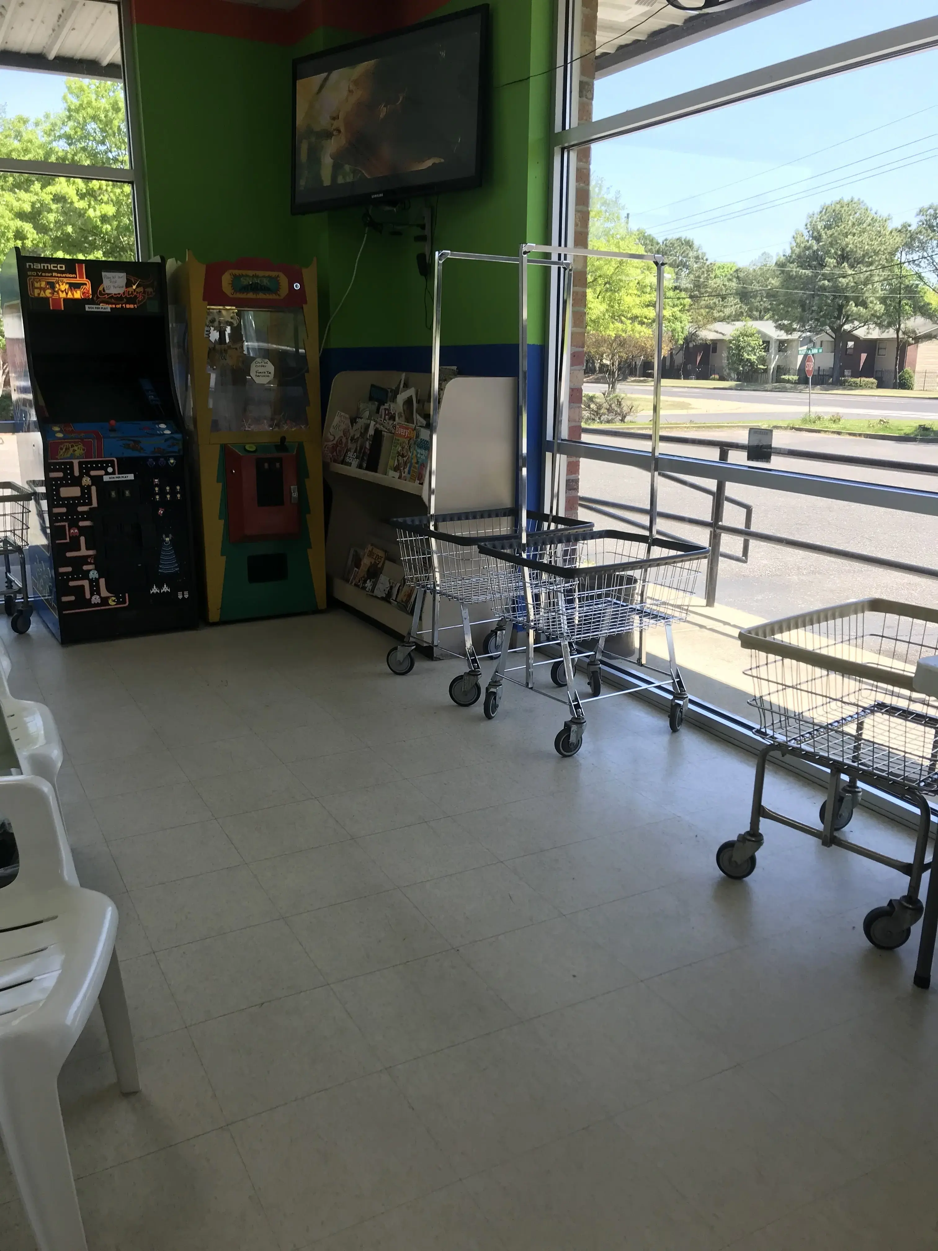 Village Coin Laundry - Image 14