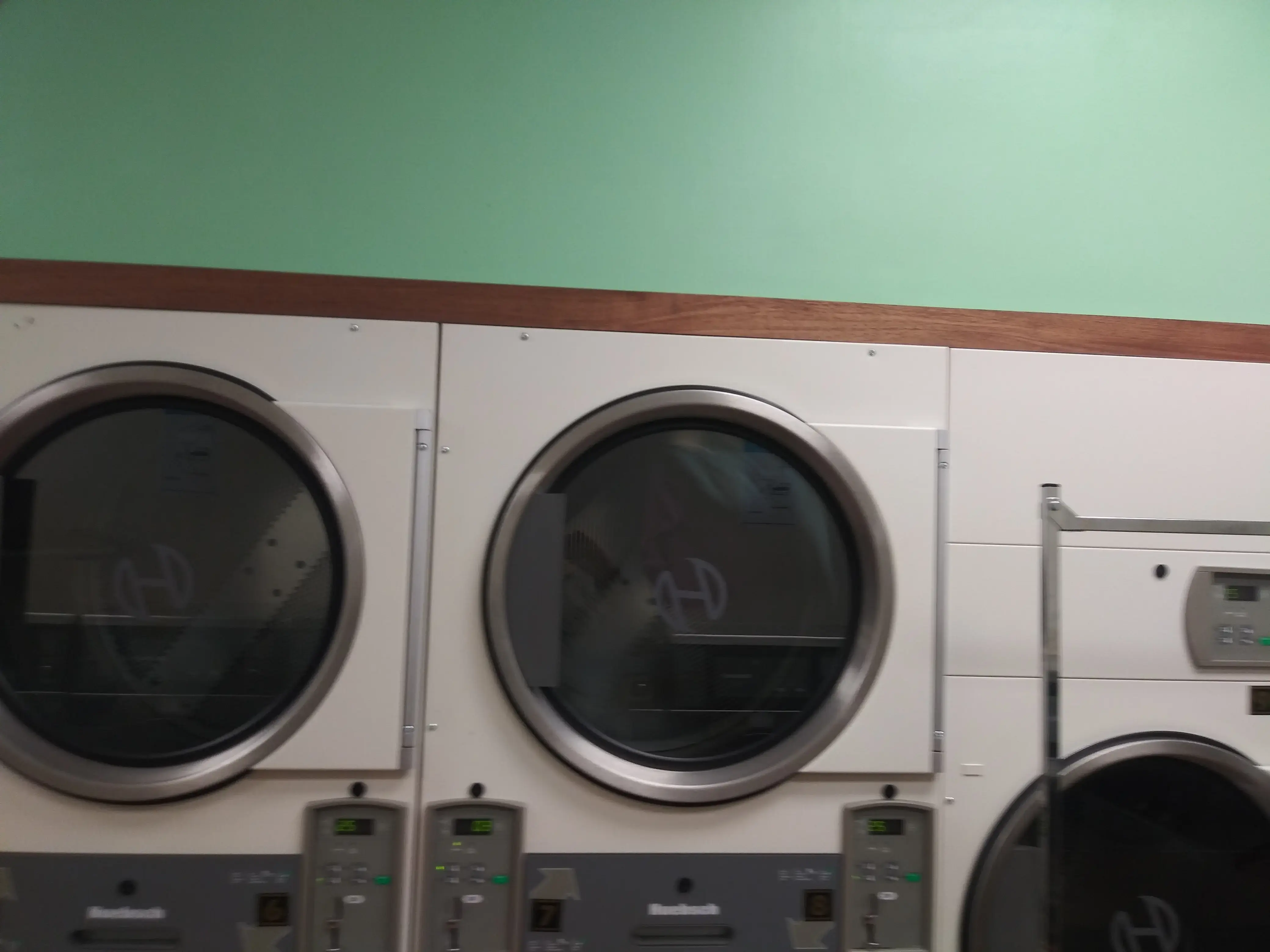 Village Launderette - Image 3