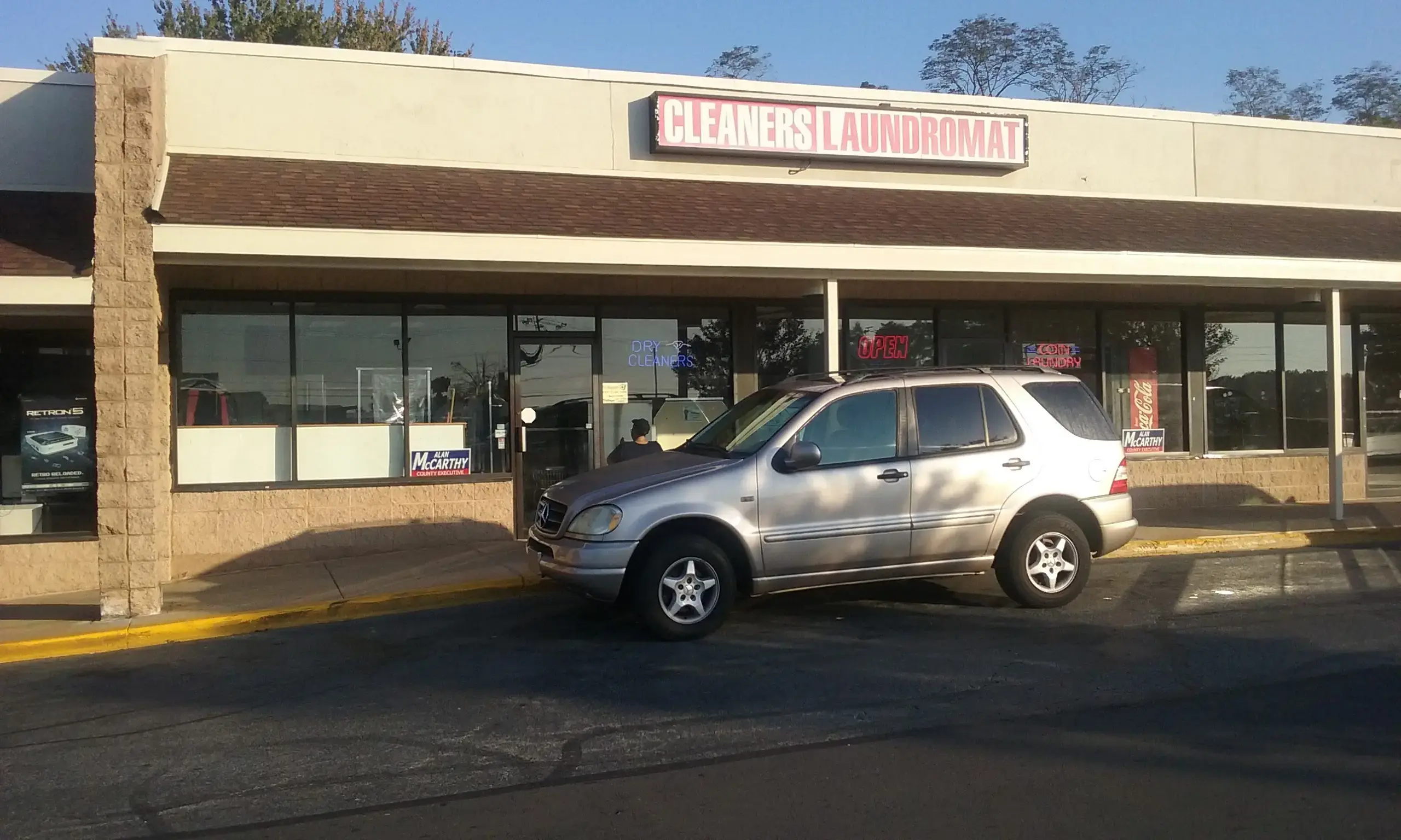 Village Laundermat & Cleaners - Image 15