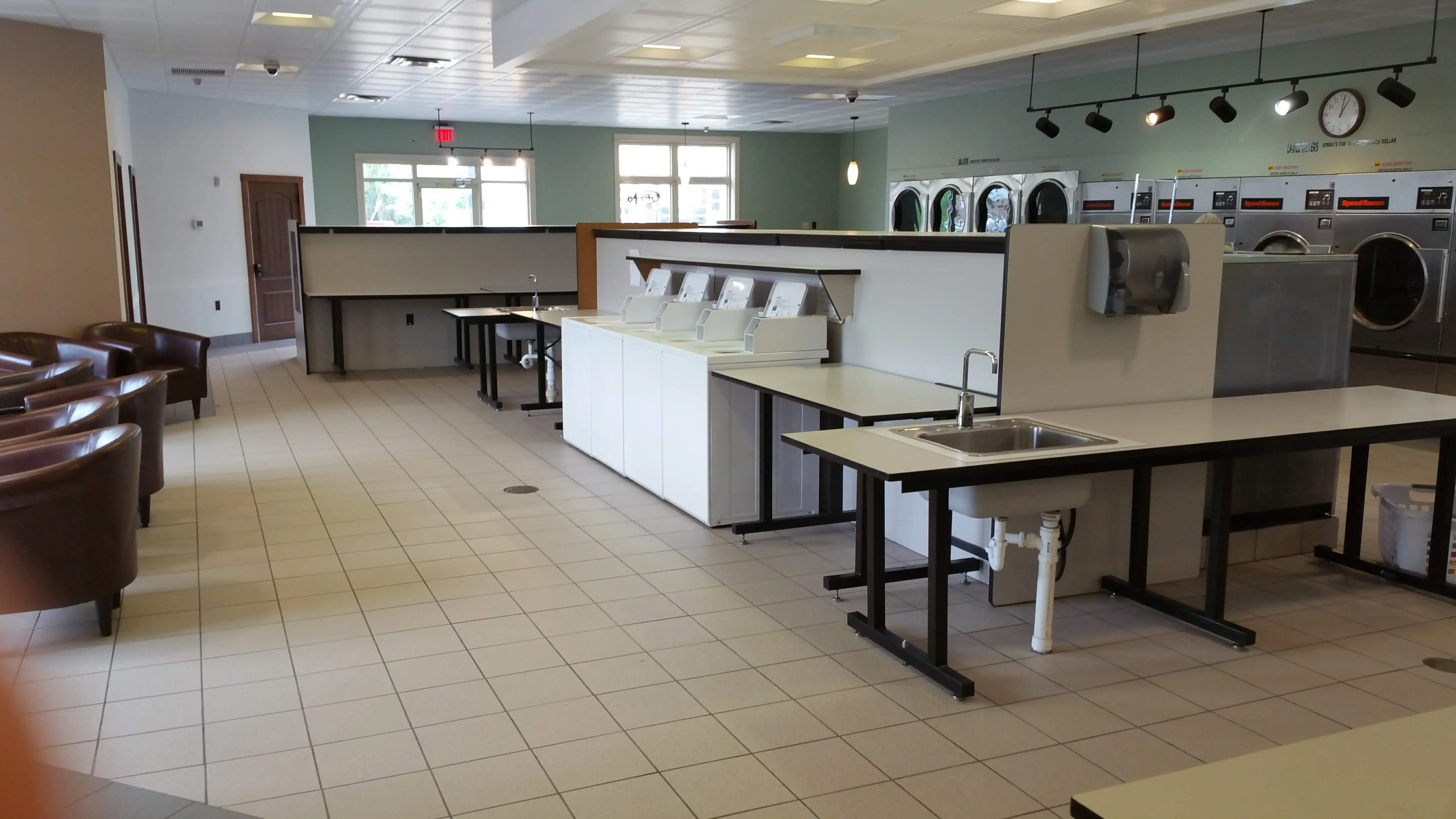 Village Laundromat thumbnail 6