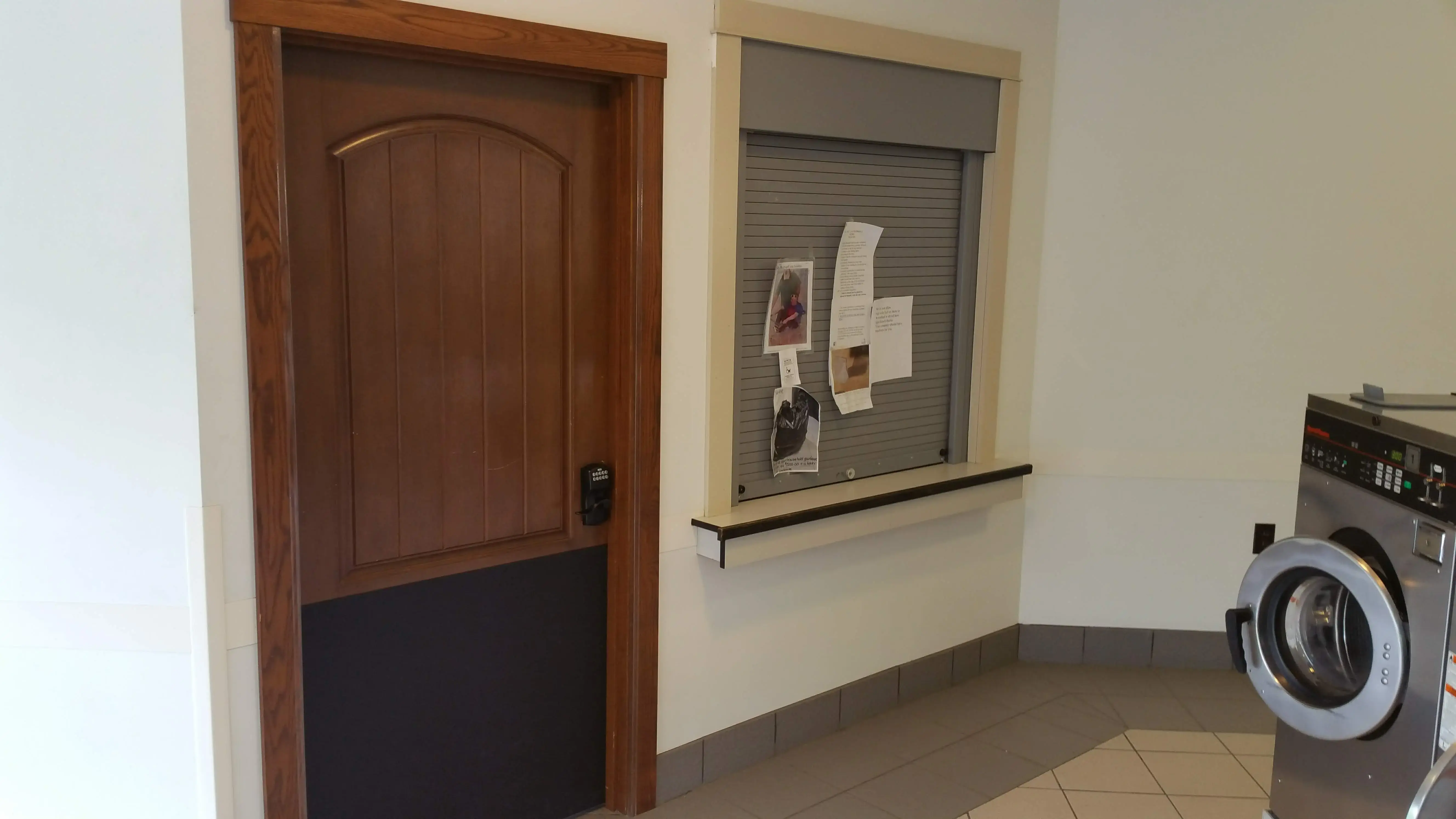 Village Laundromat - Image 10