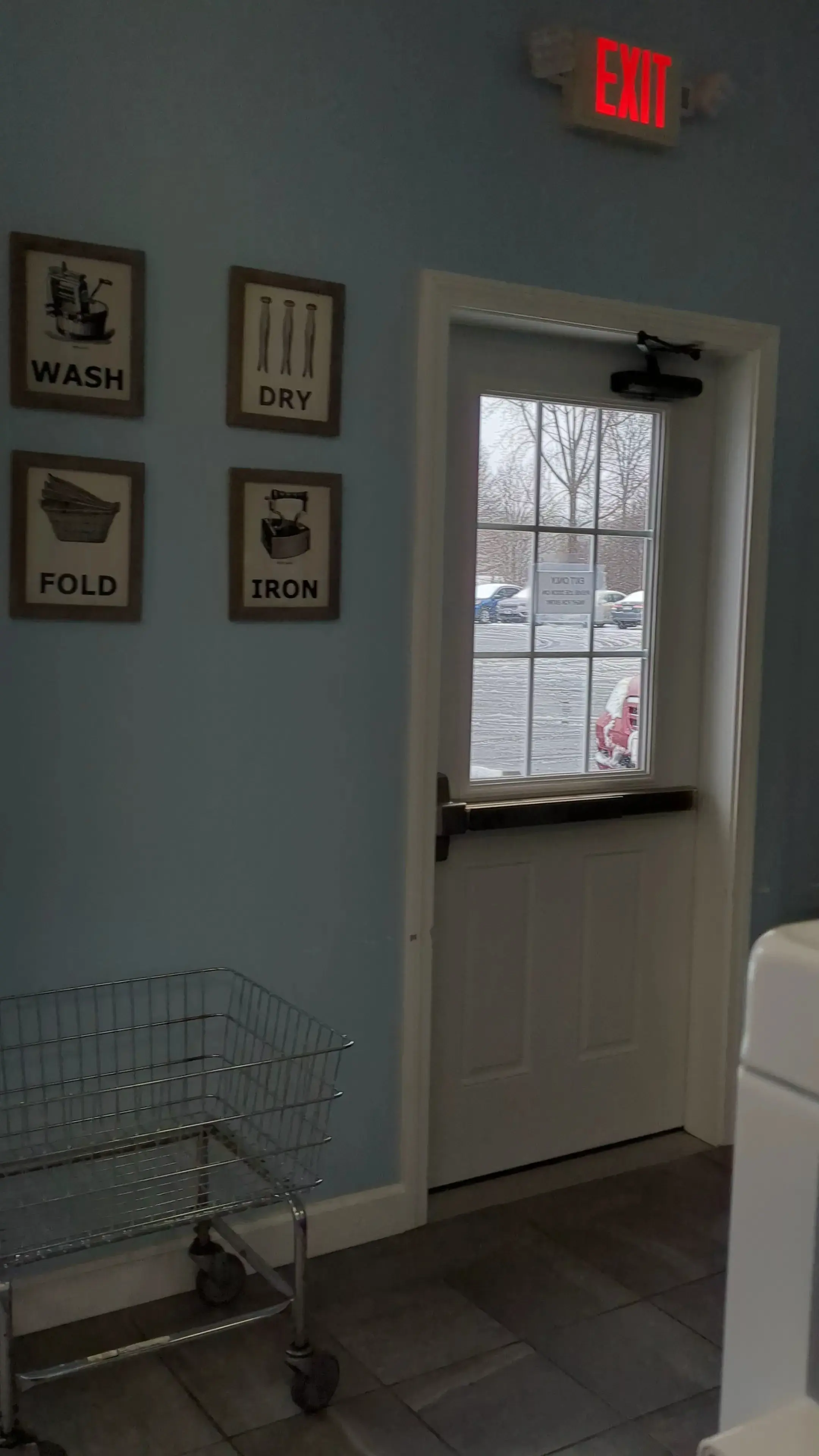 Village Laundromat thumbnail 16