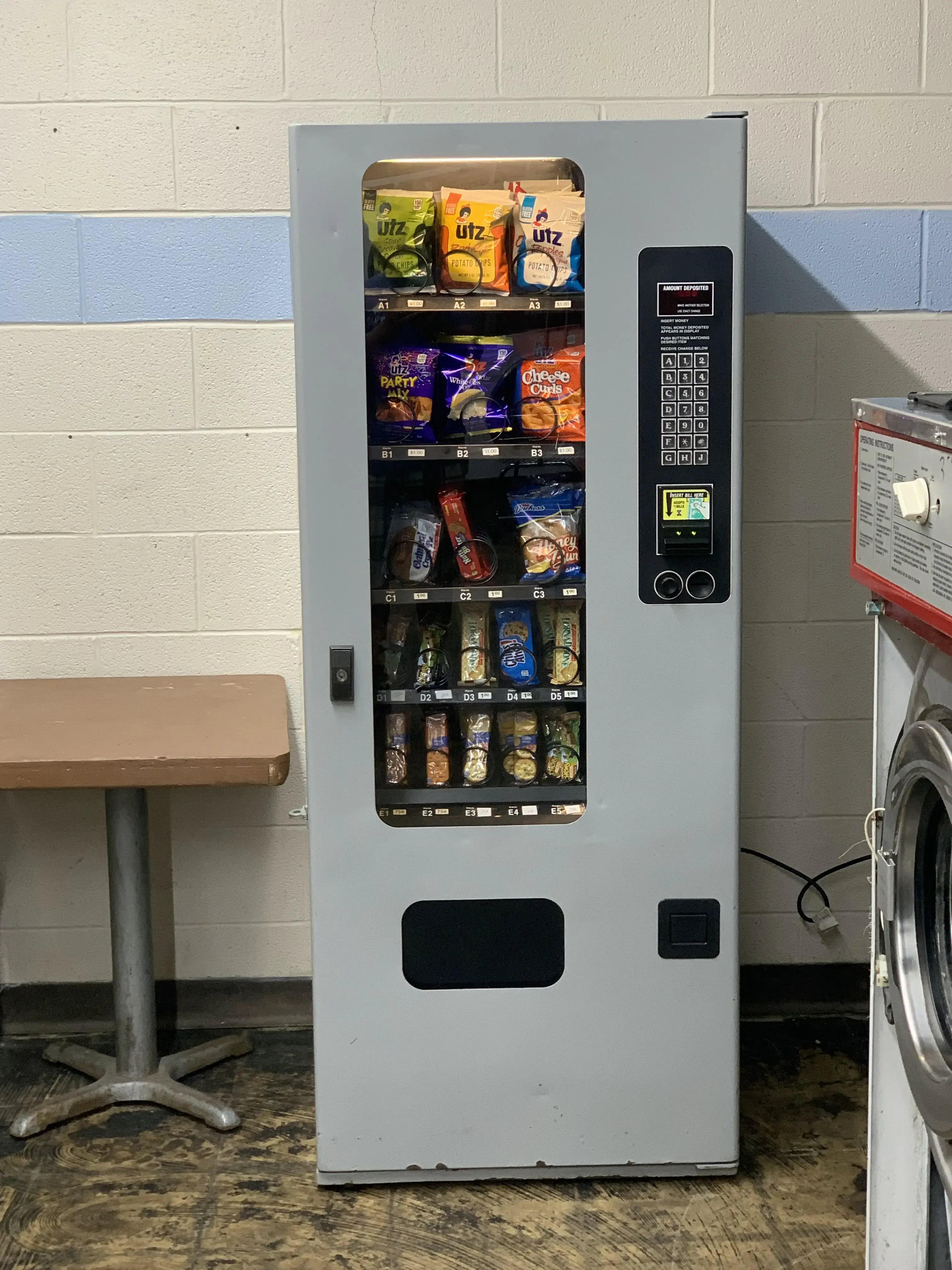 Village Laundry Laundromat thumbnail 6