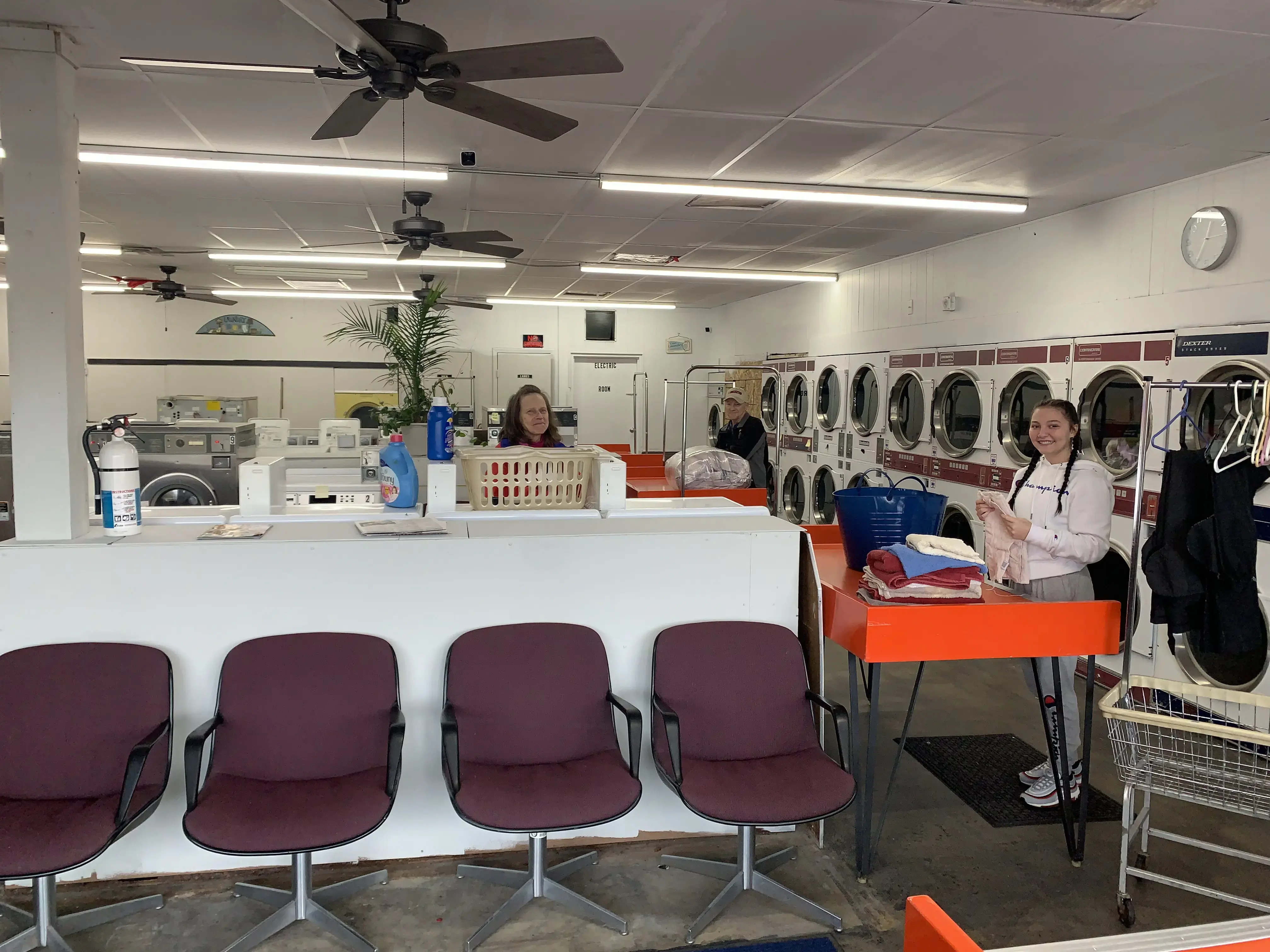 Village Laundry Laundromat - Image 5