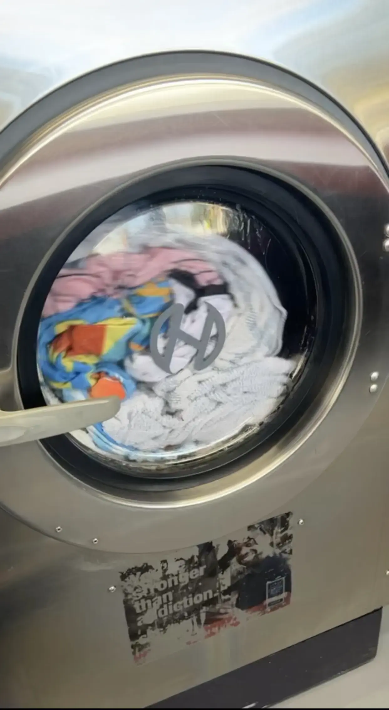 Village Laundry Laundromat - Image 17