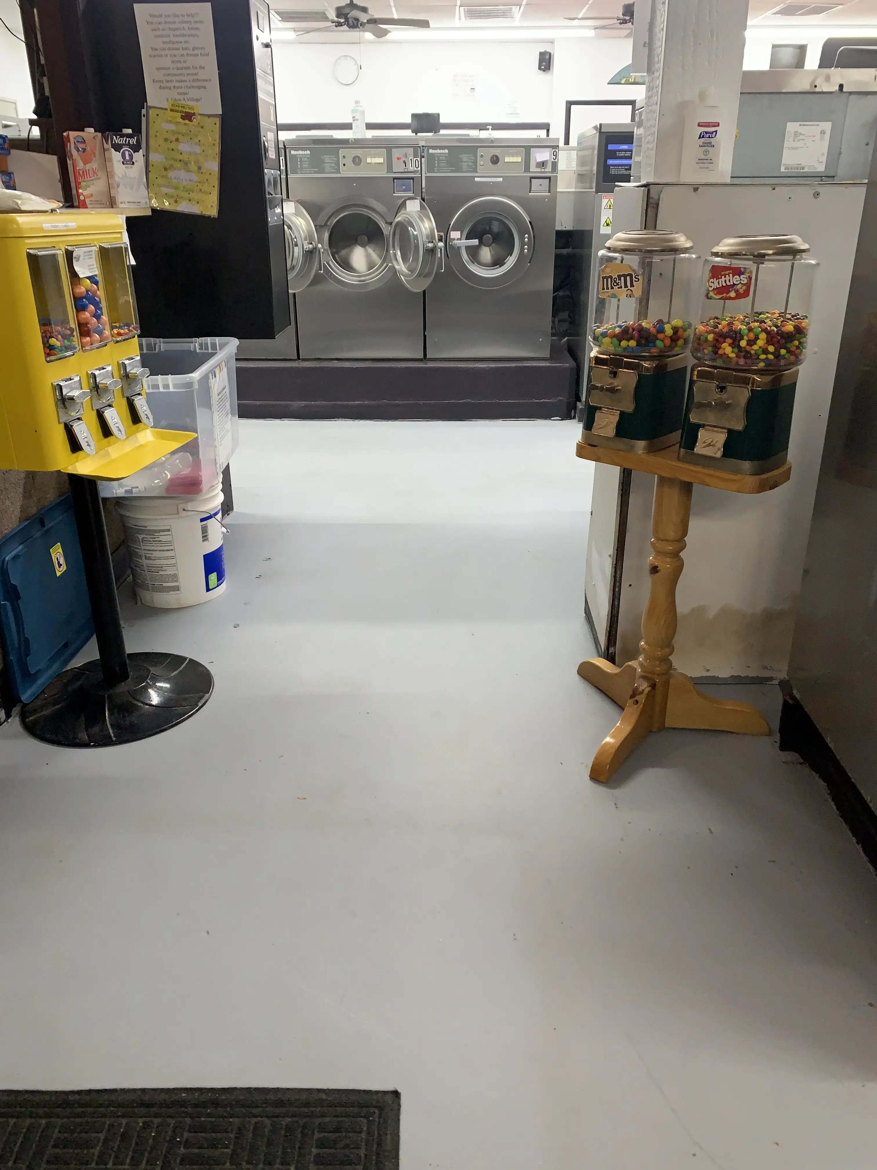 Village Laundry Laundromat - Image 18