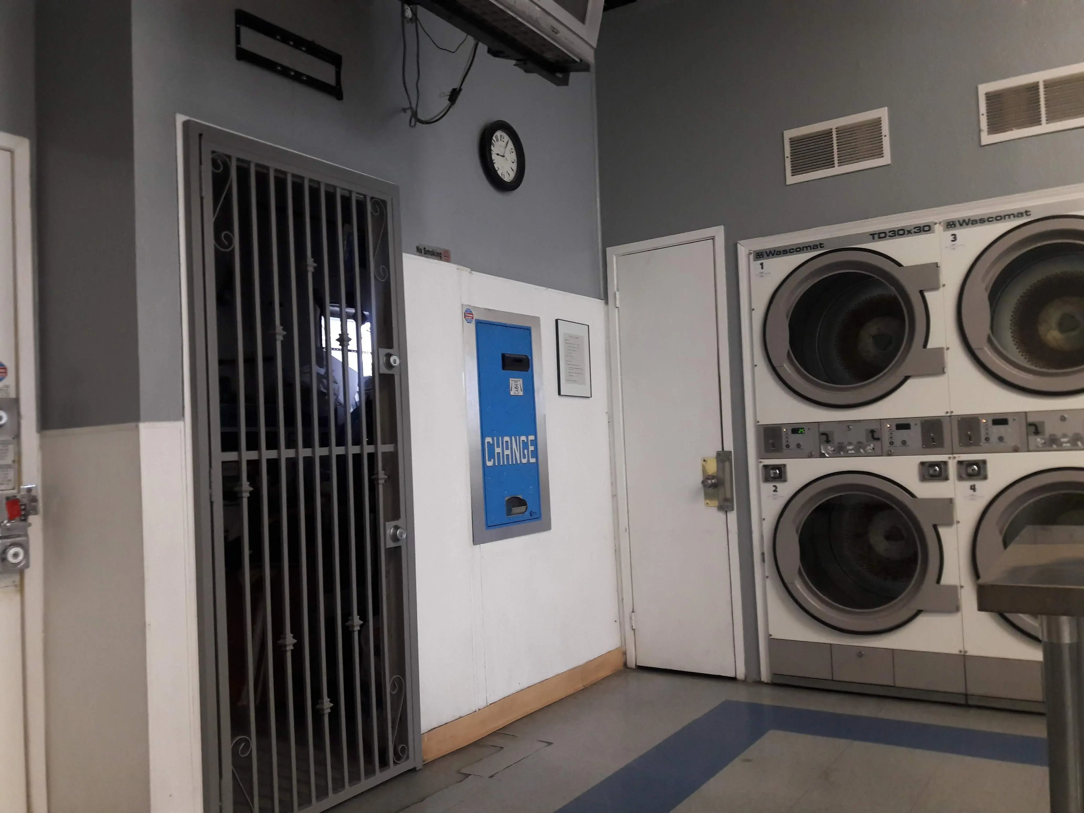 VIP Coin Laundry thumbnail 16