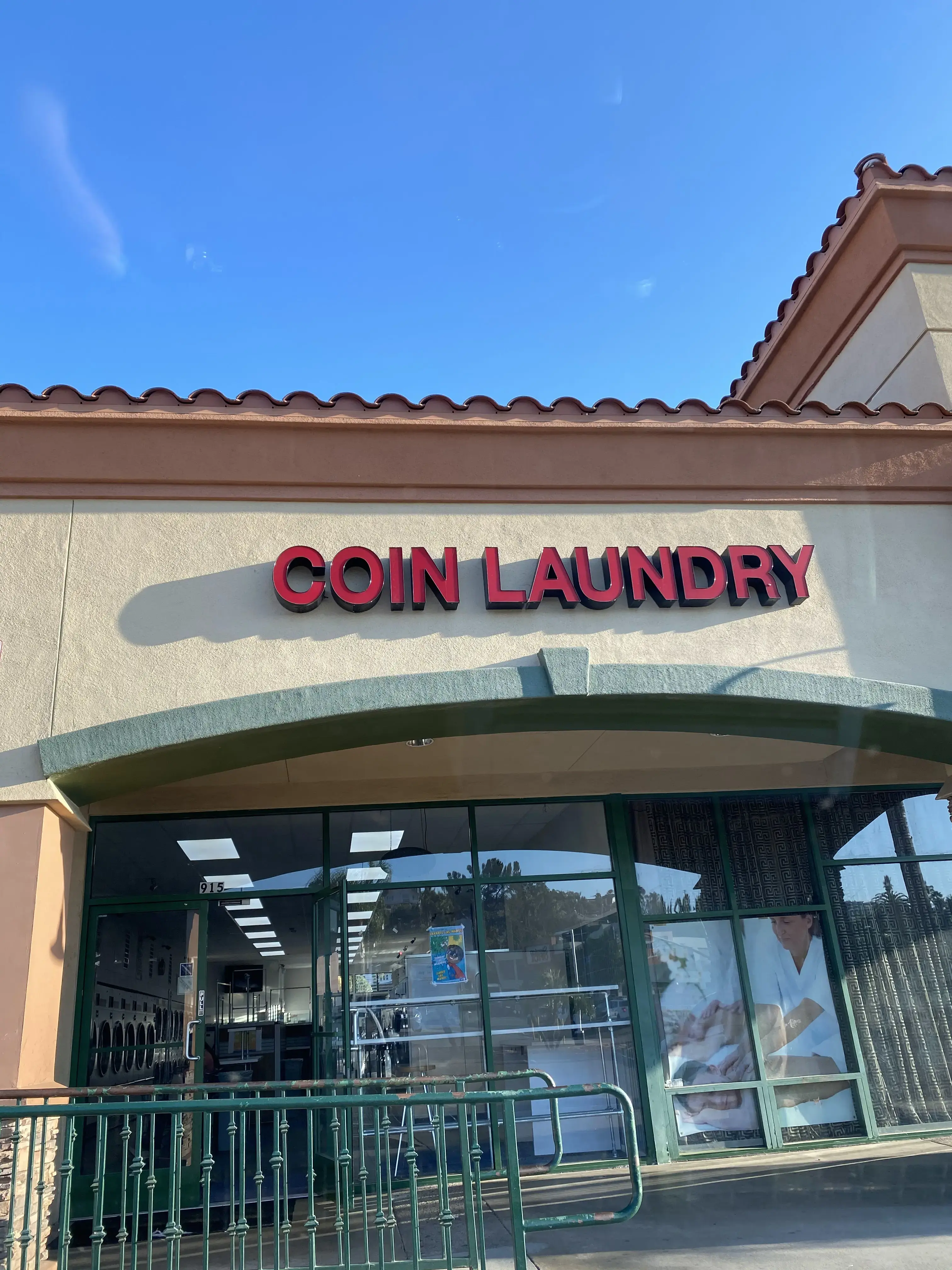 Vista Coin Laundry - Image 6