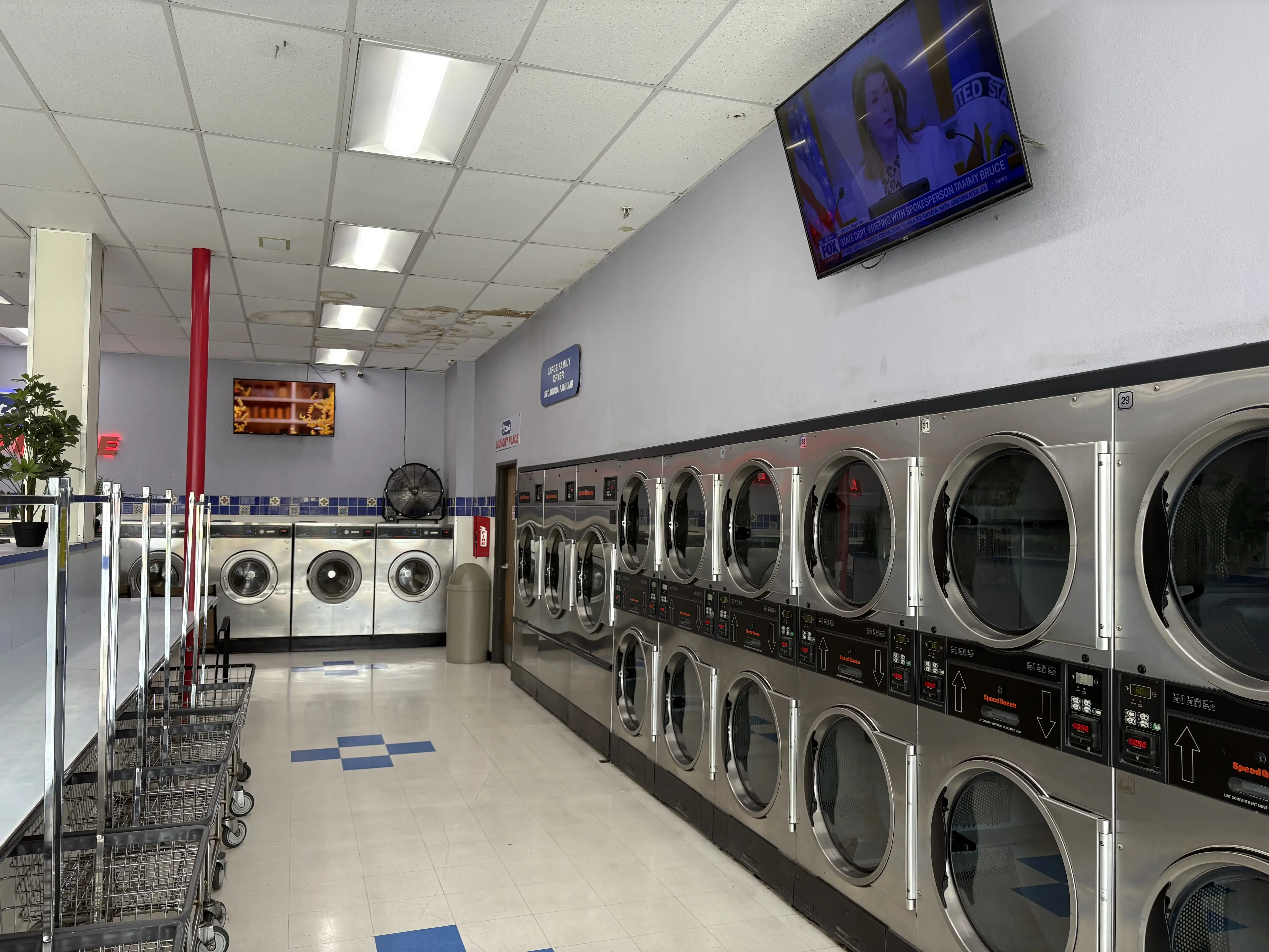 Vista Laundry Place location