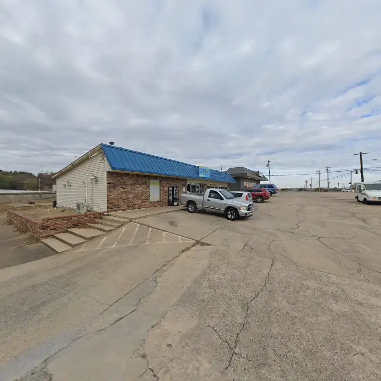 Vista Plaza Laundry thumbnail 4