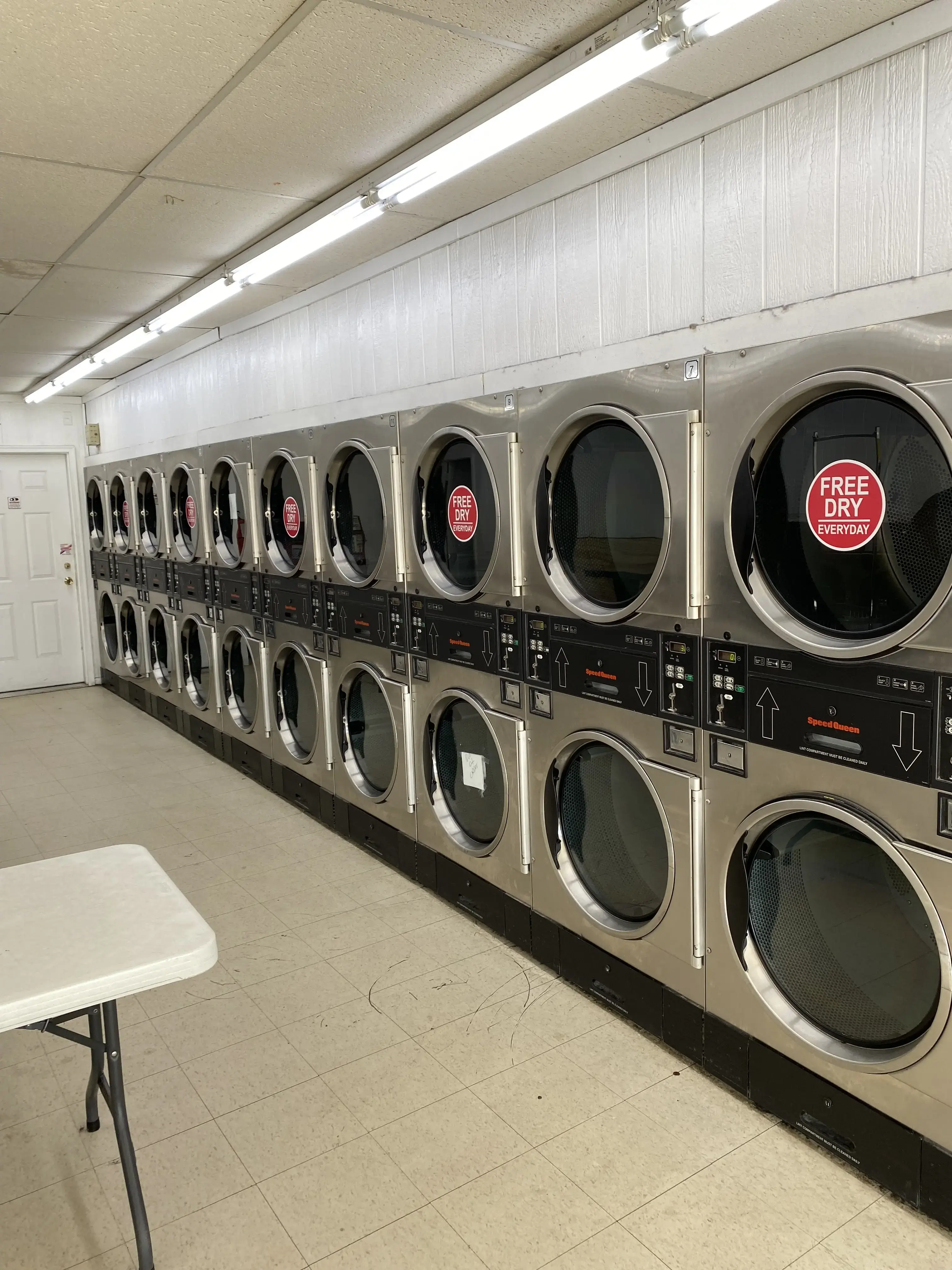 Vivion West Coin Laundry thumbnail 16