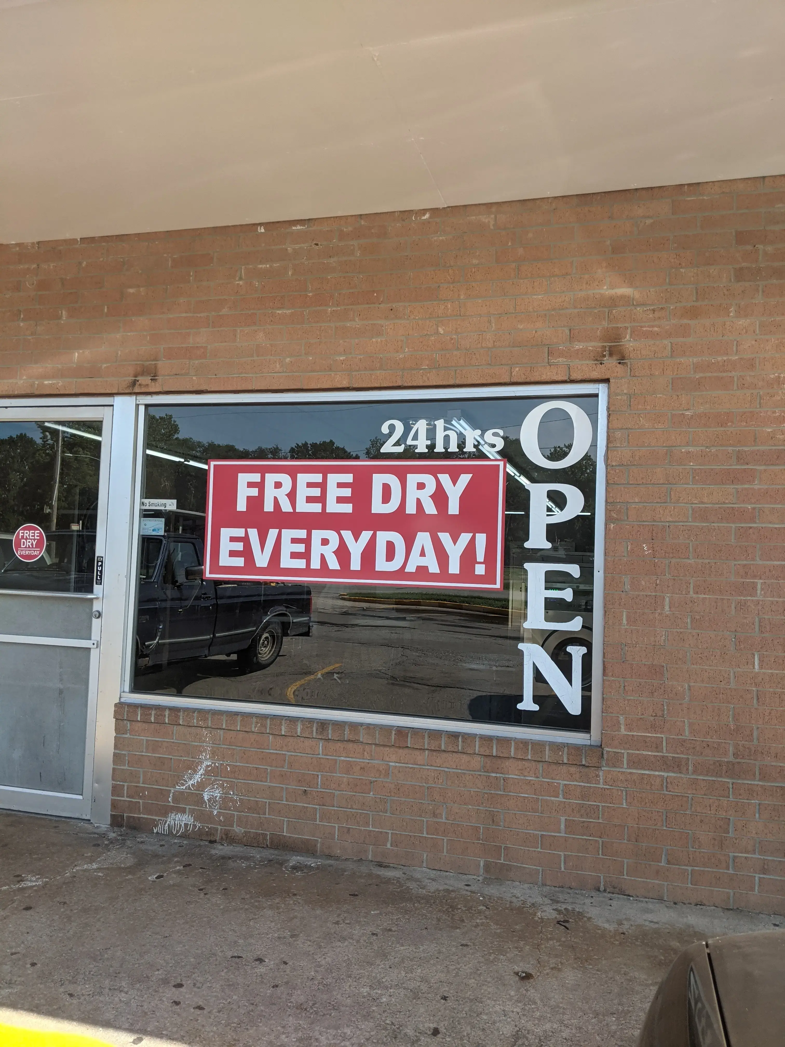 Vivion West Coin Laundry thumbnail 3