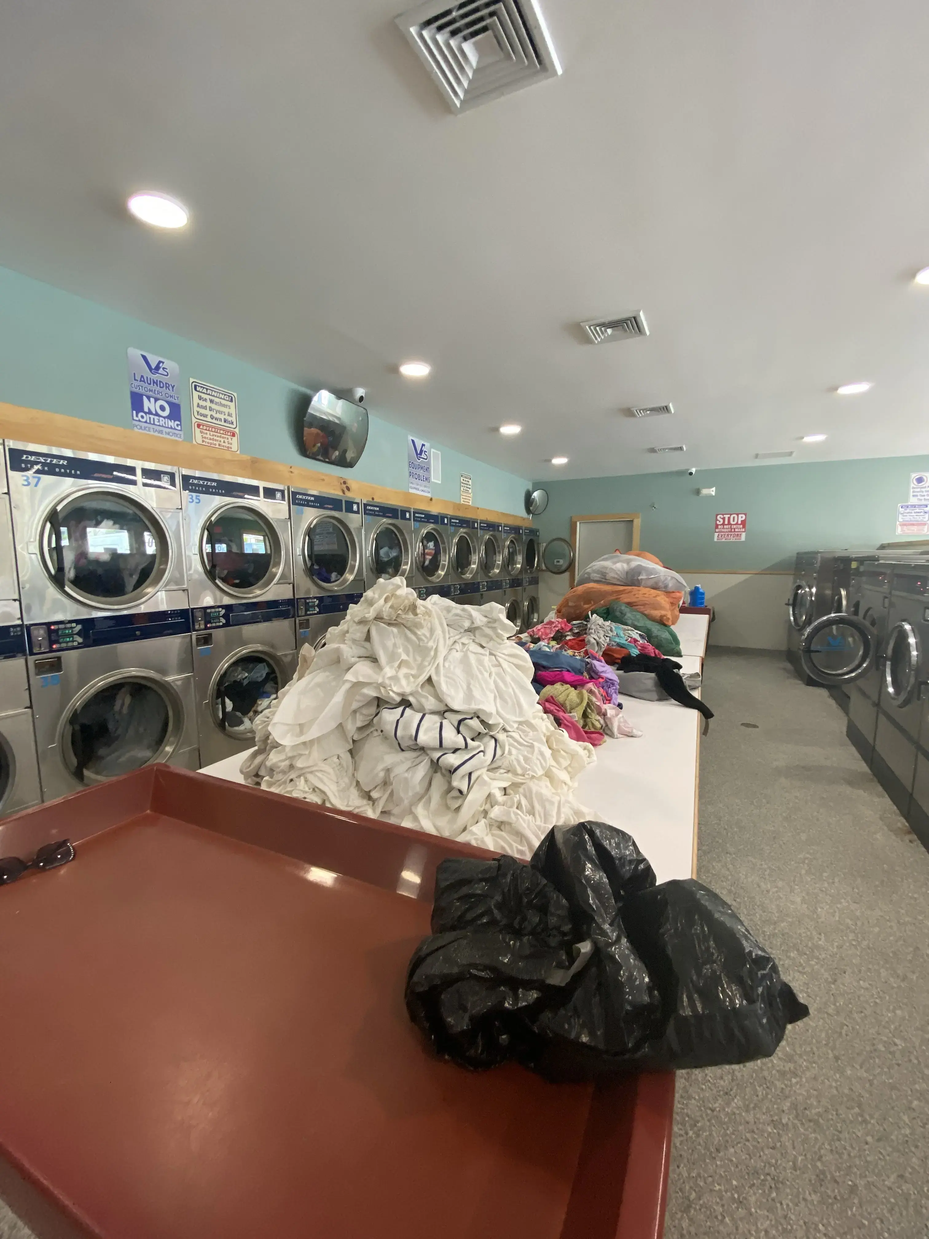 V's Laundromat thumbnail 3