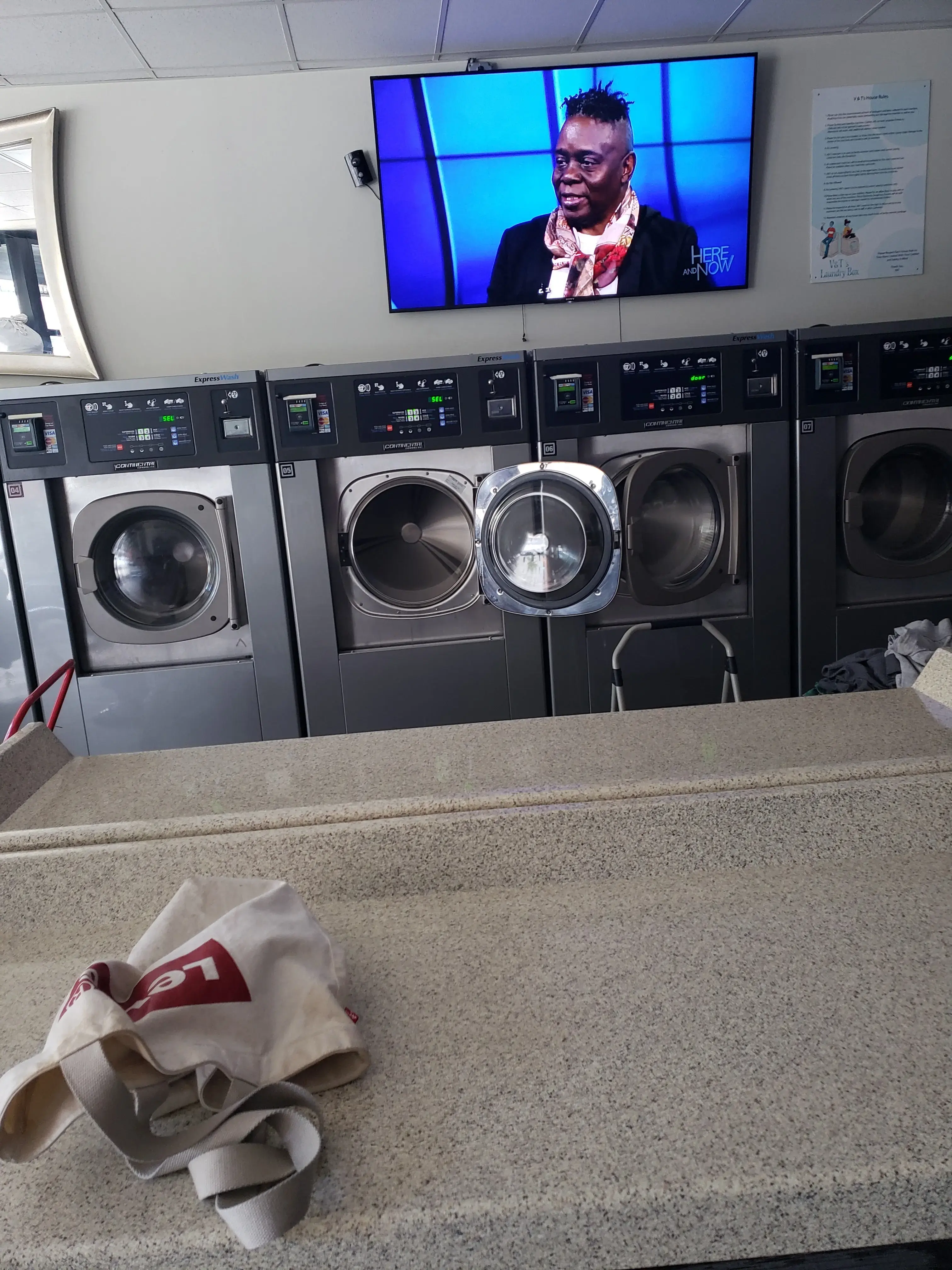V&T's Laundry Box thumbnail 7
