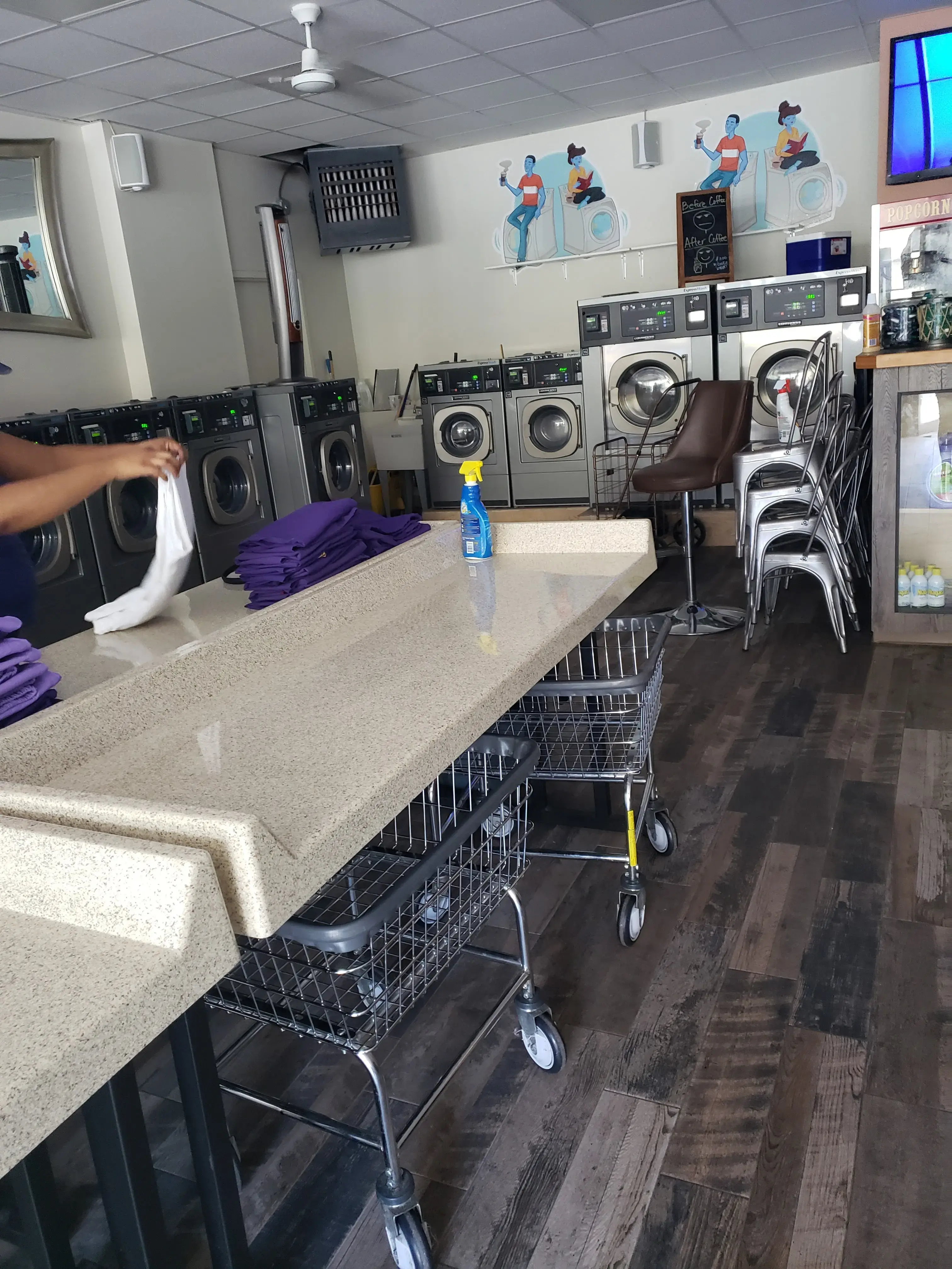 V&T's Laundry Box - Image 9