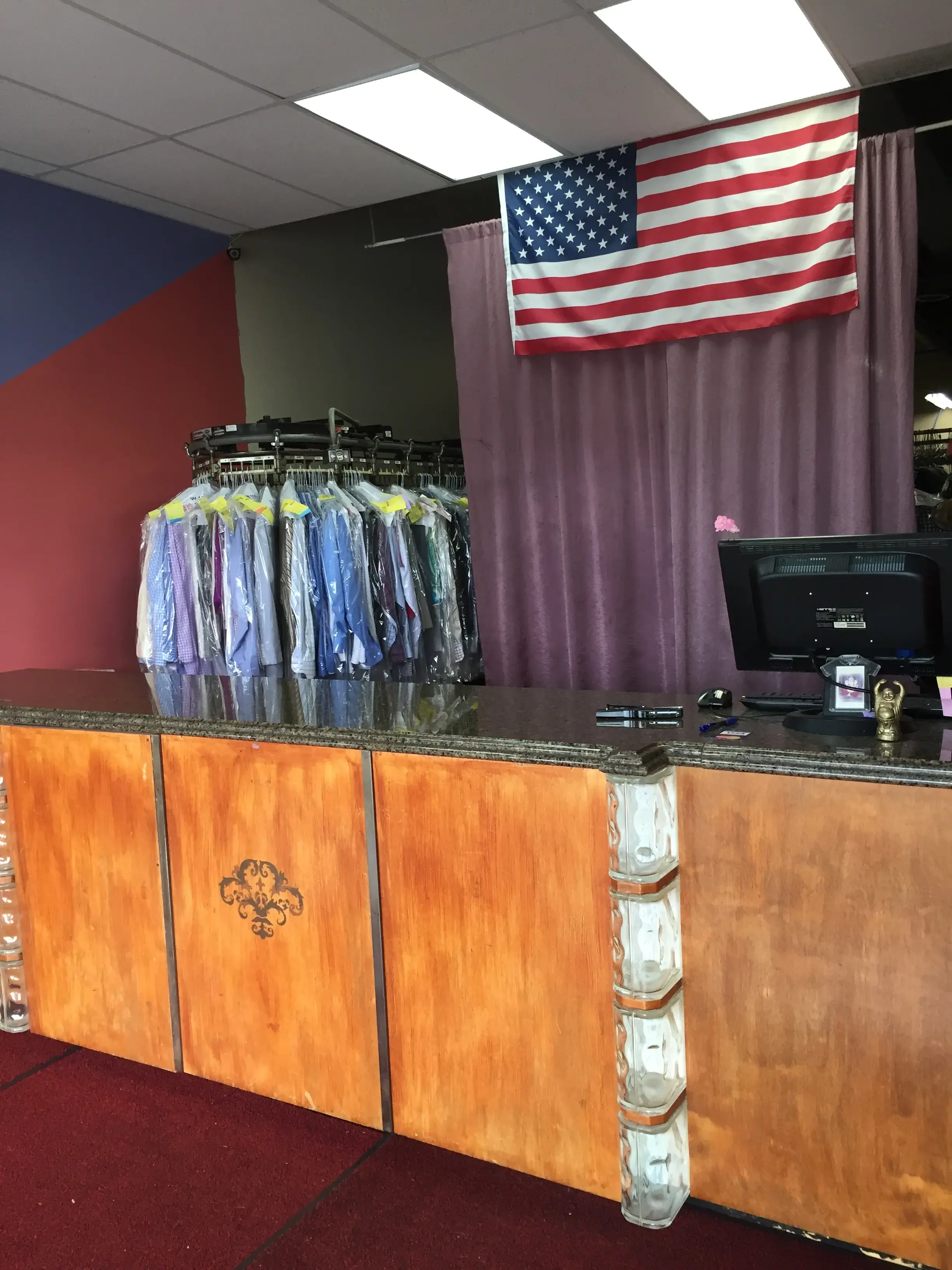 W 106 Cleaners - Image 2