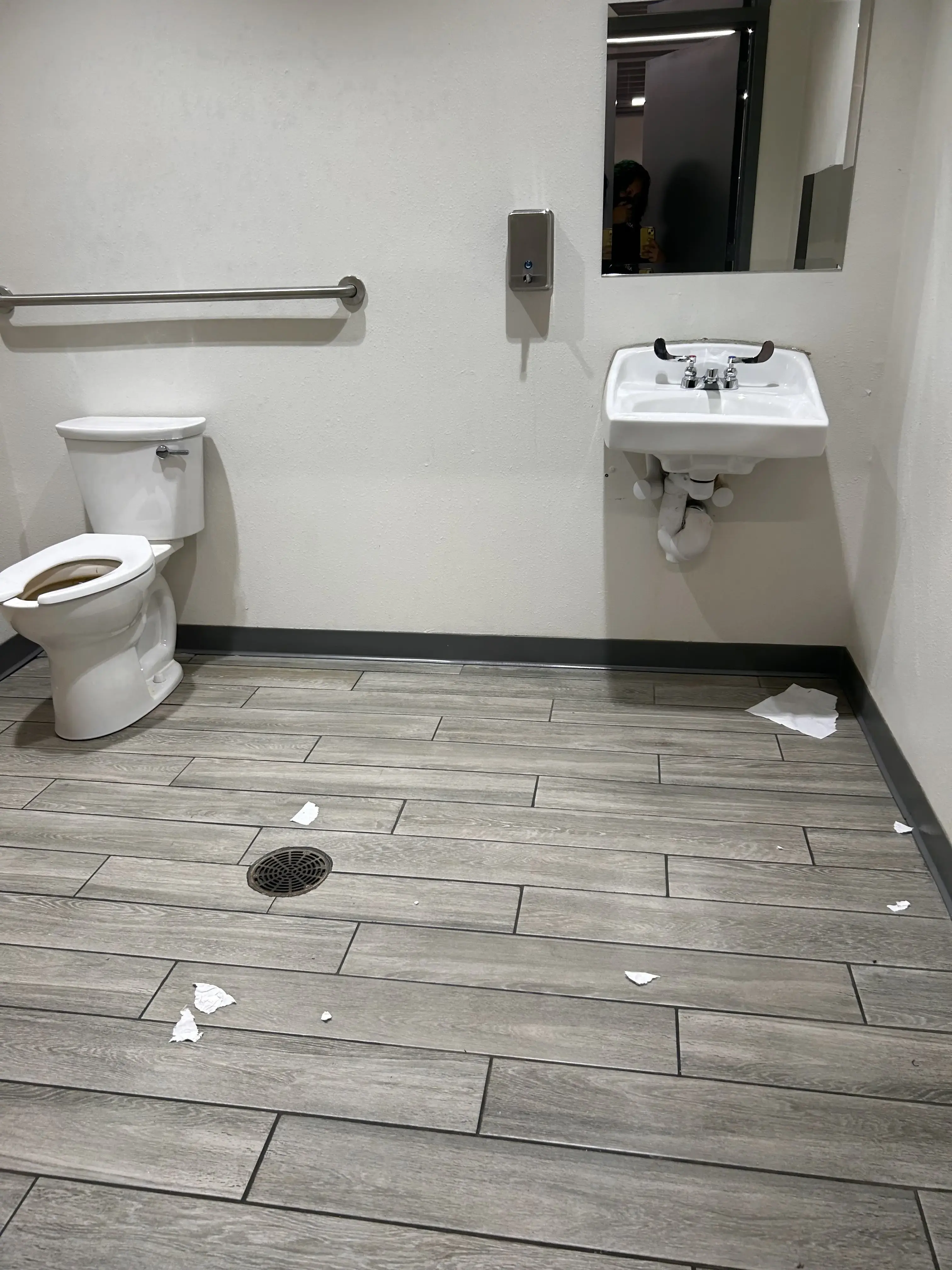 Waco Drive Laundromat - Image 12