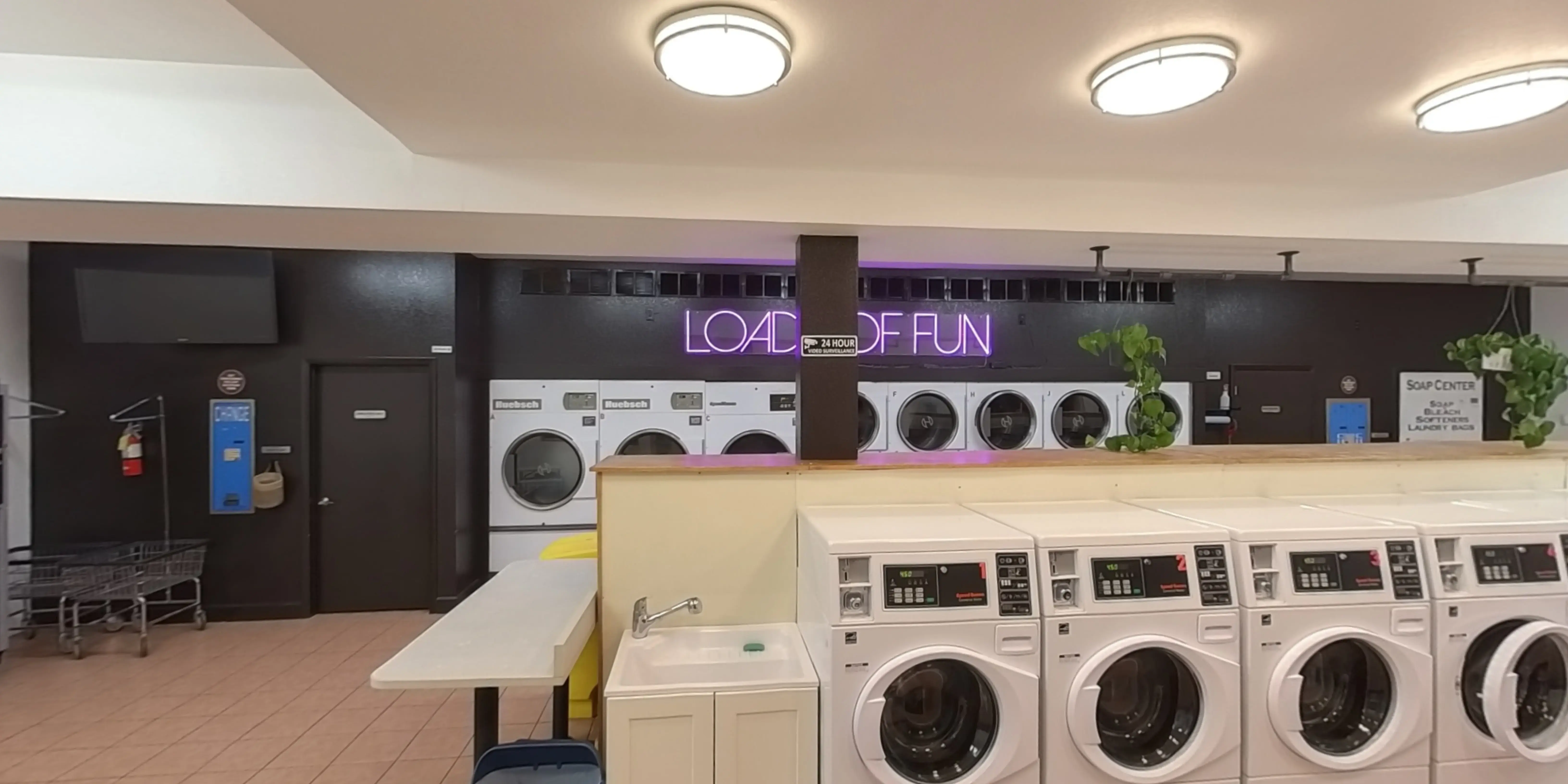 Wally's Laundromat thumbnail 16