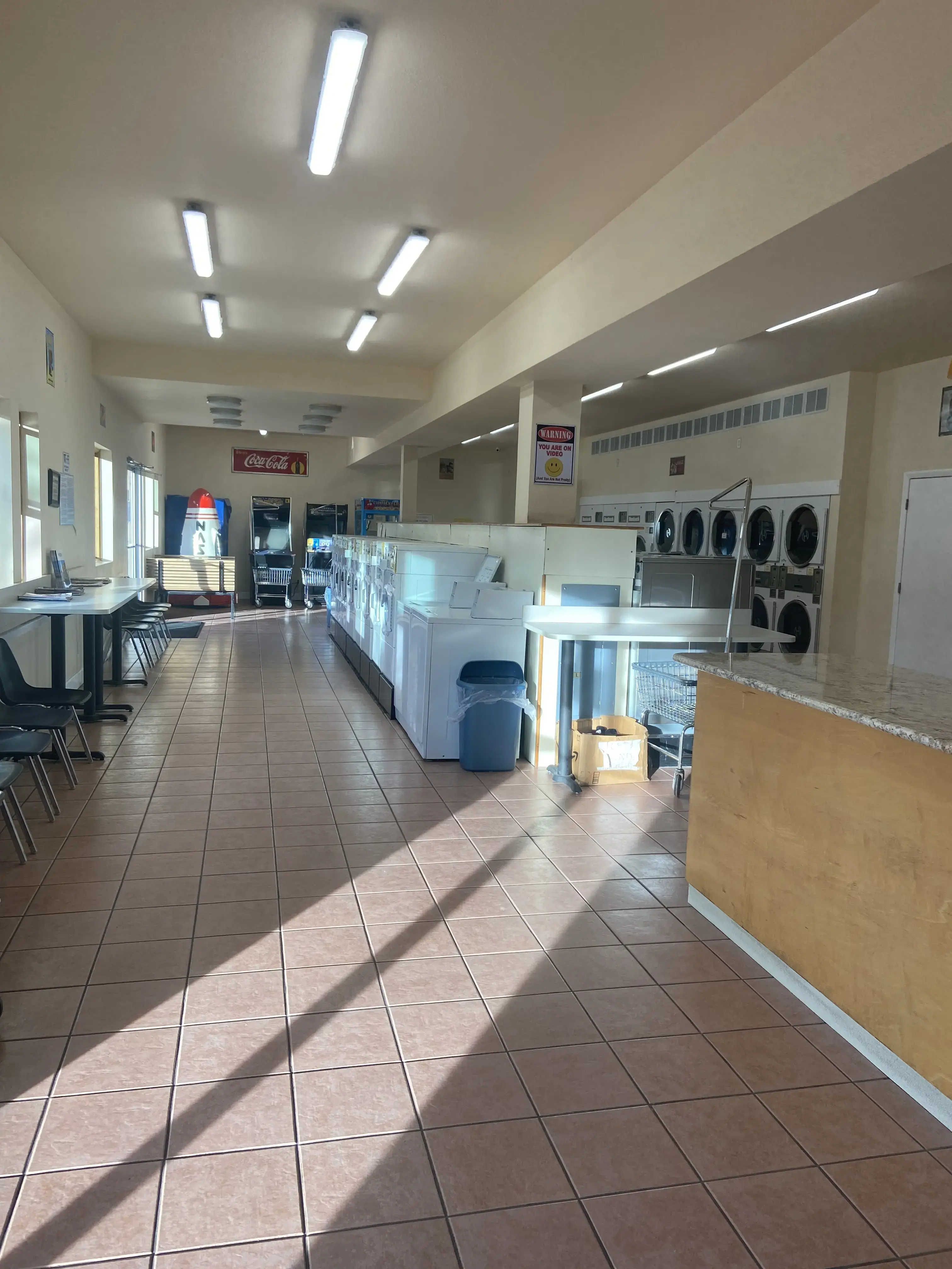 Wally's Laundromat - Image 8