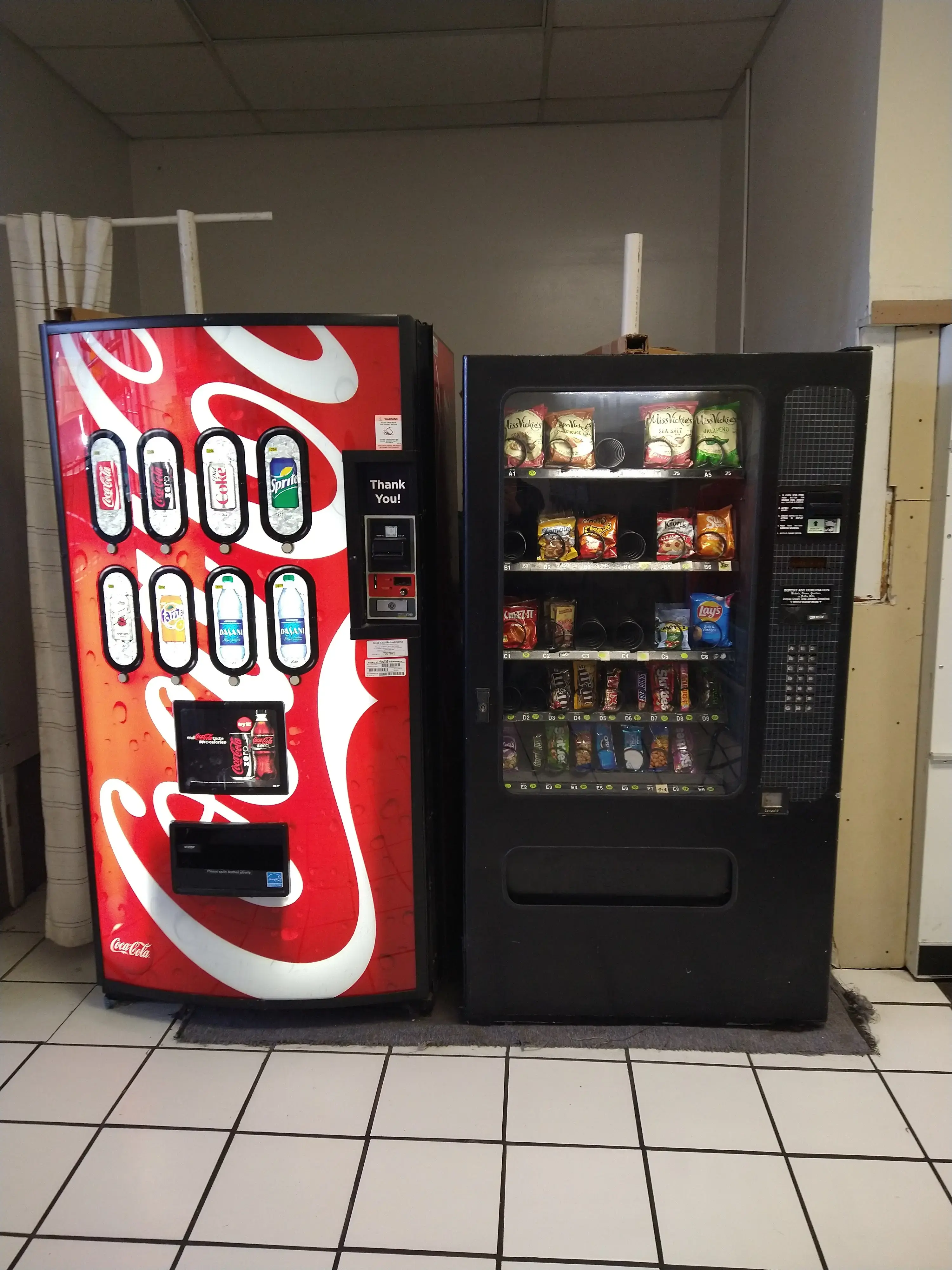 Walnut Place Laundromat - Image 19