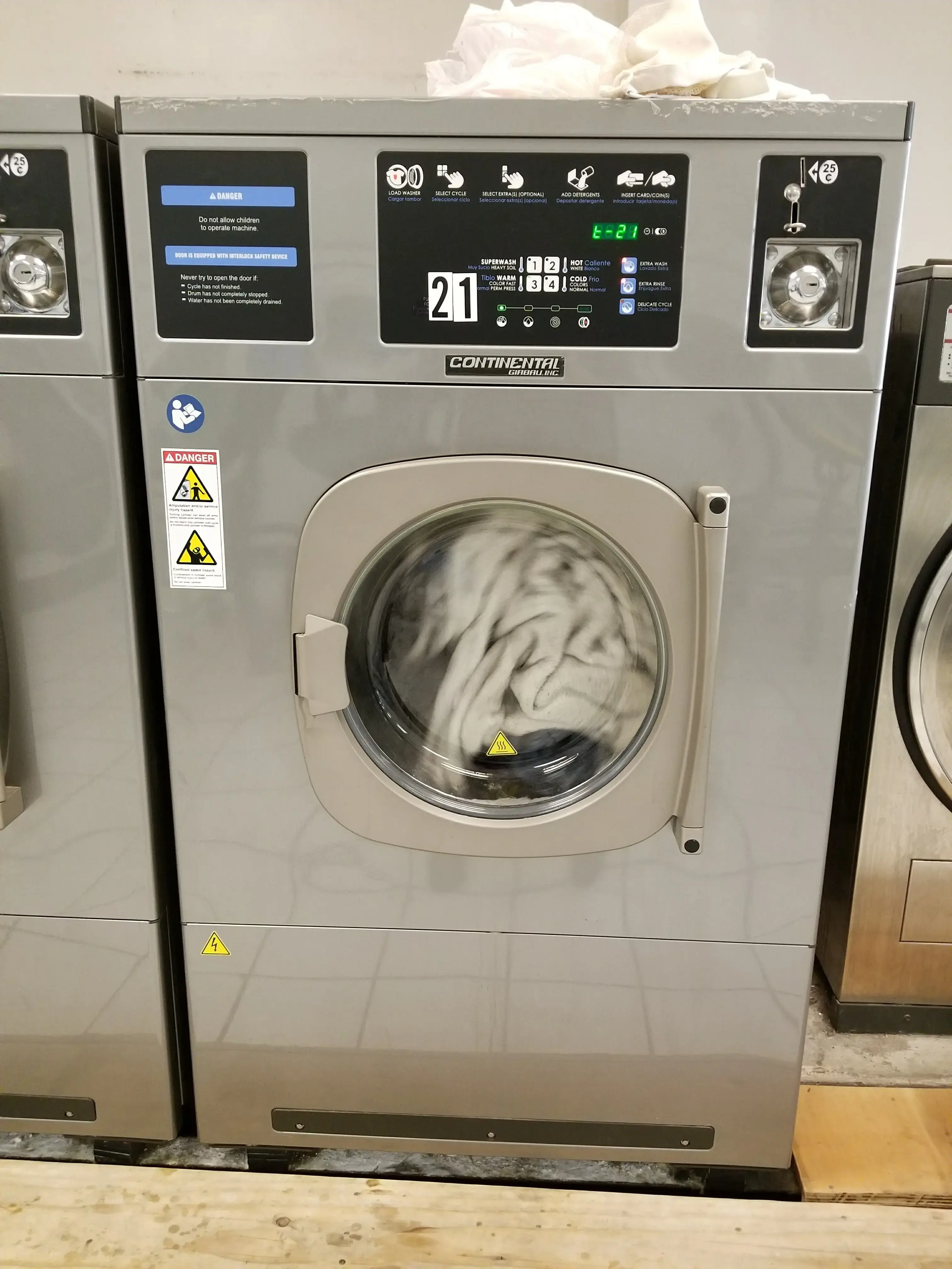 Walnut Place Laundromat - Image 10