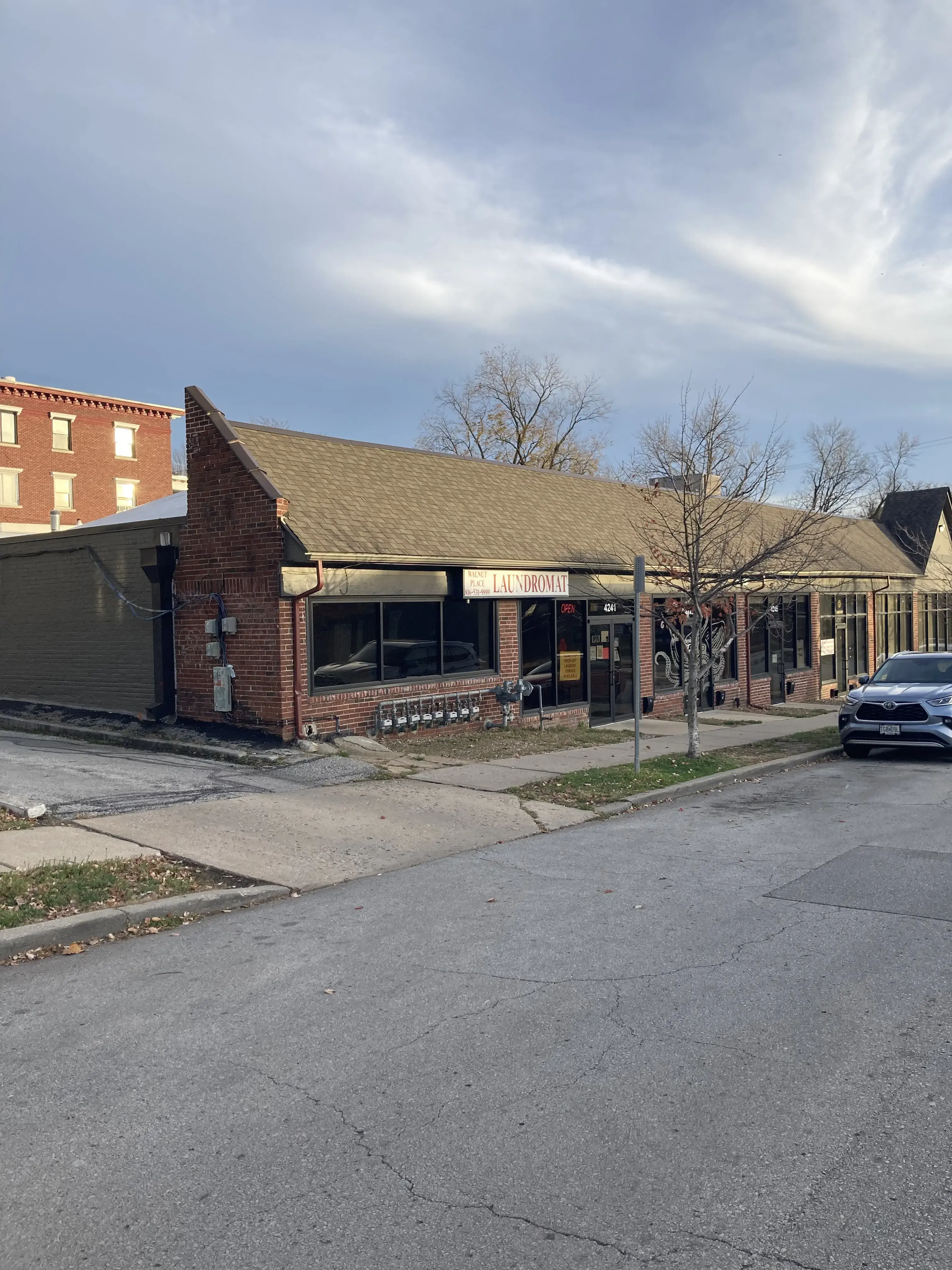 Walnut Place Laundromat thumbnail 13