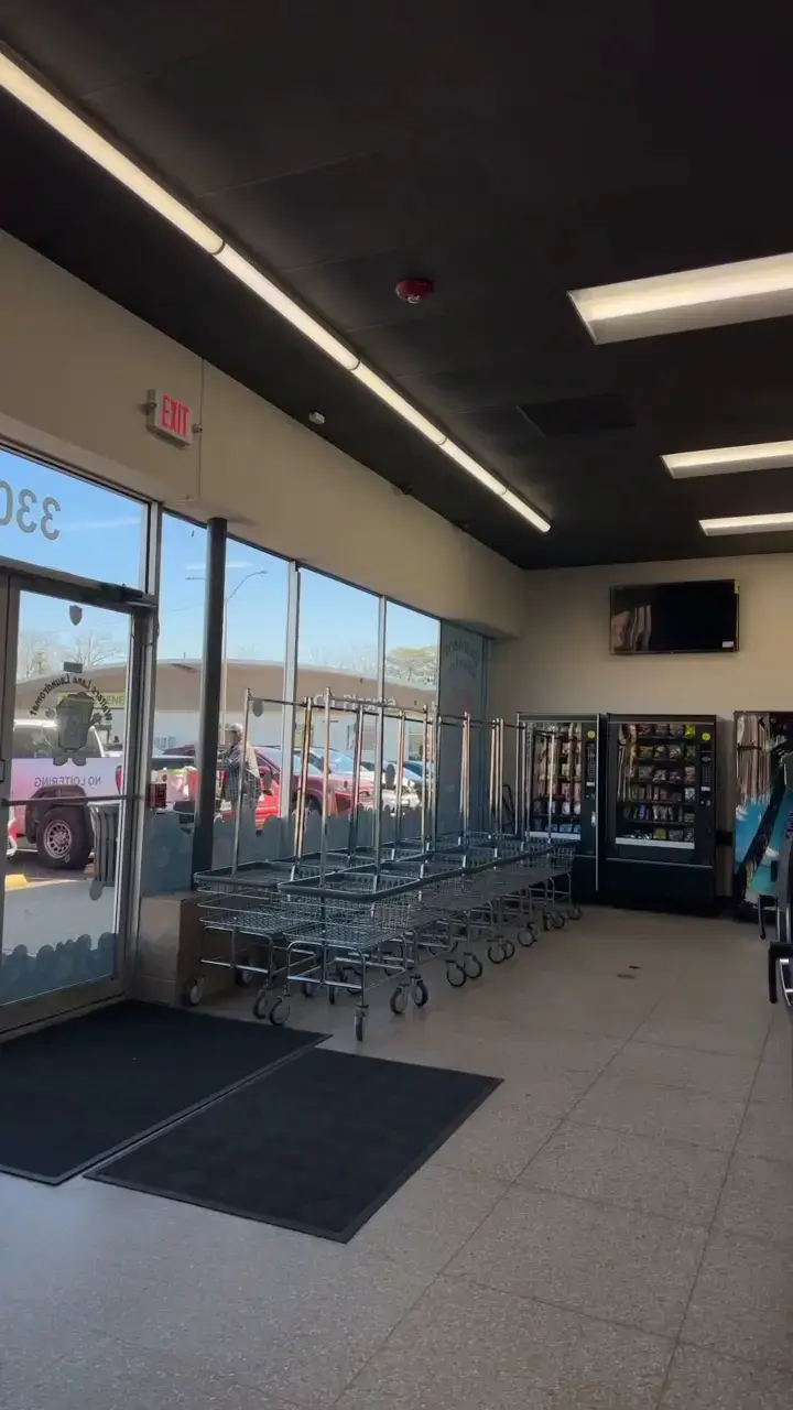 Walters Lane Laundromat - Image 6