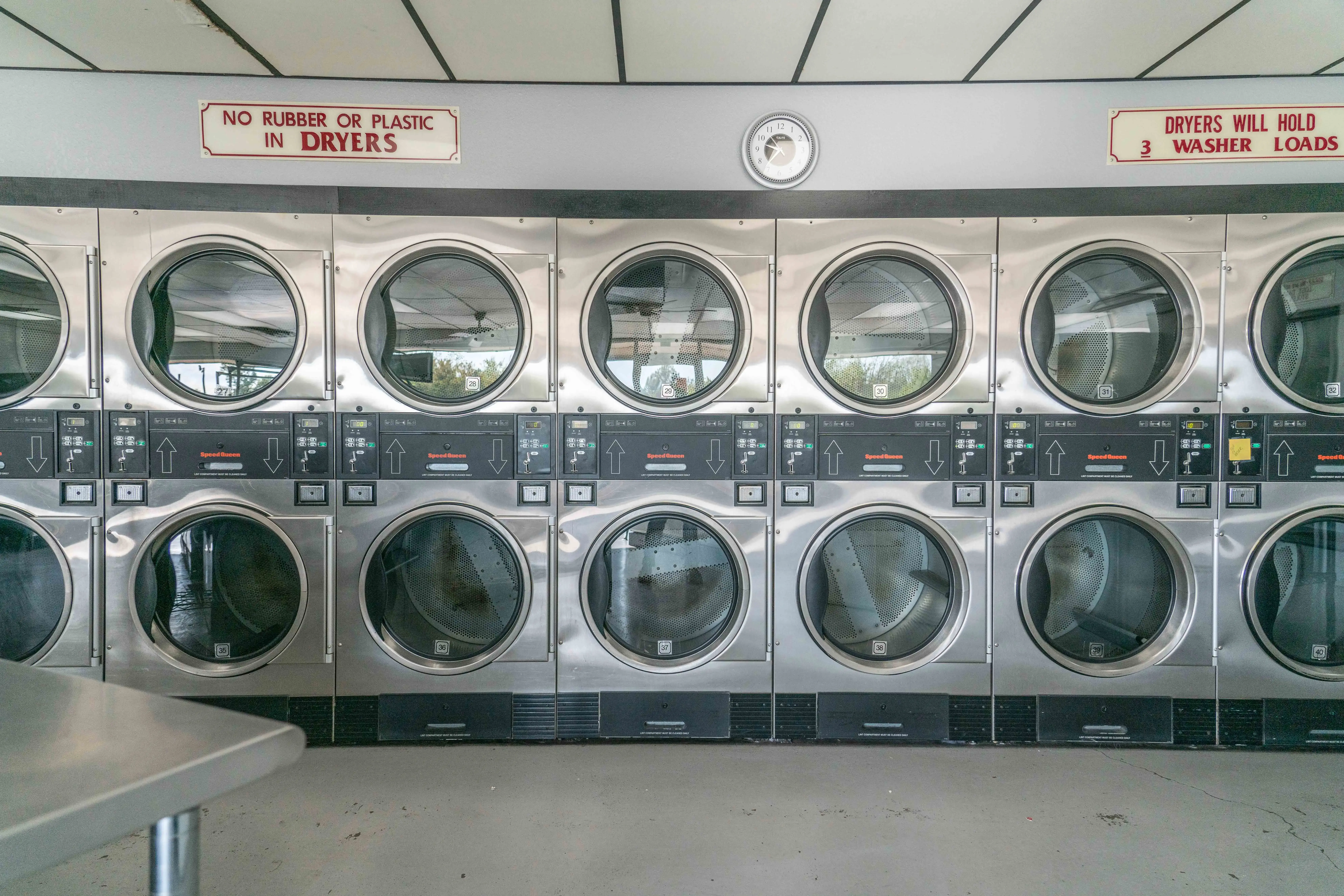 Warner Super Clean Laundry - Image 1