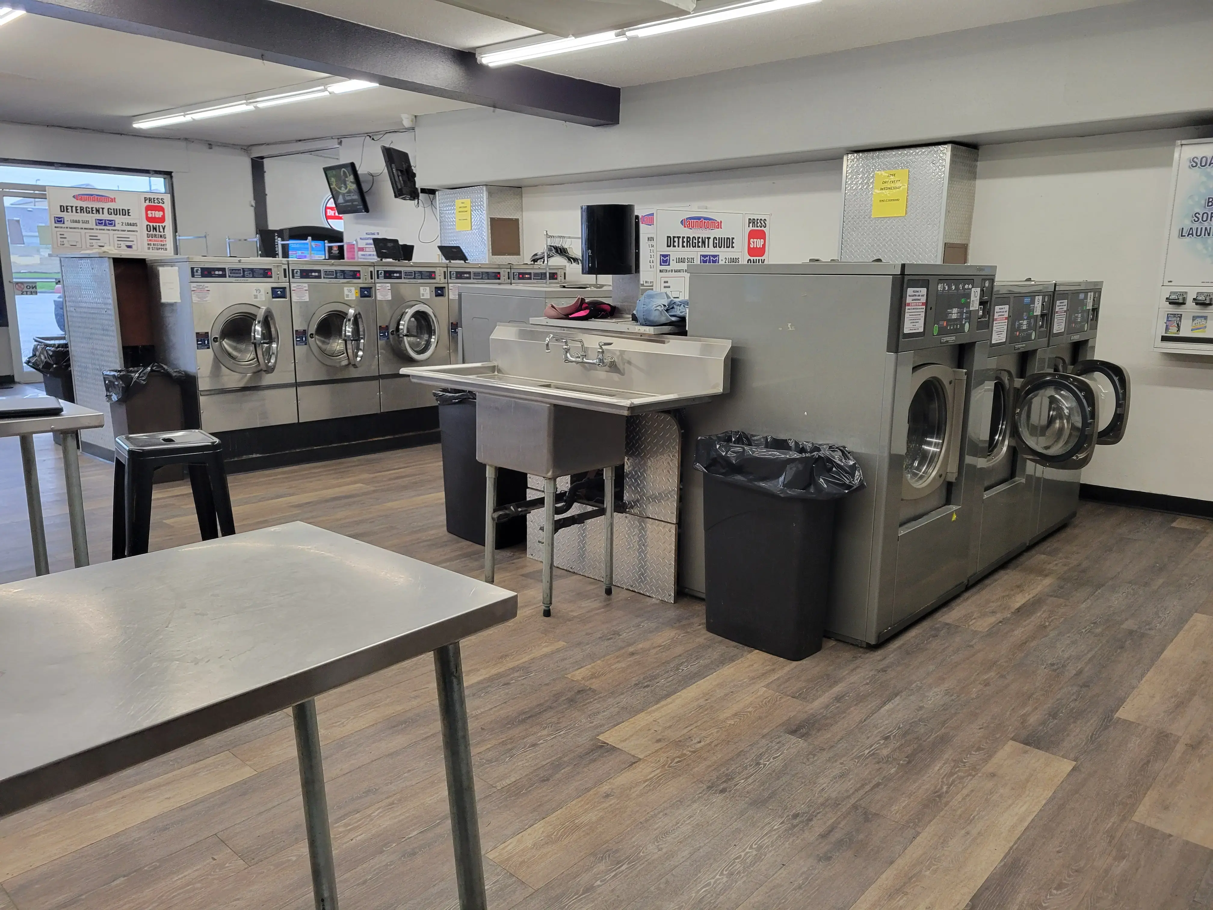 Warrenton Coin Laundromat - Image 2