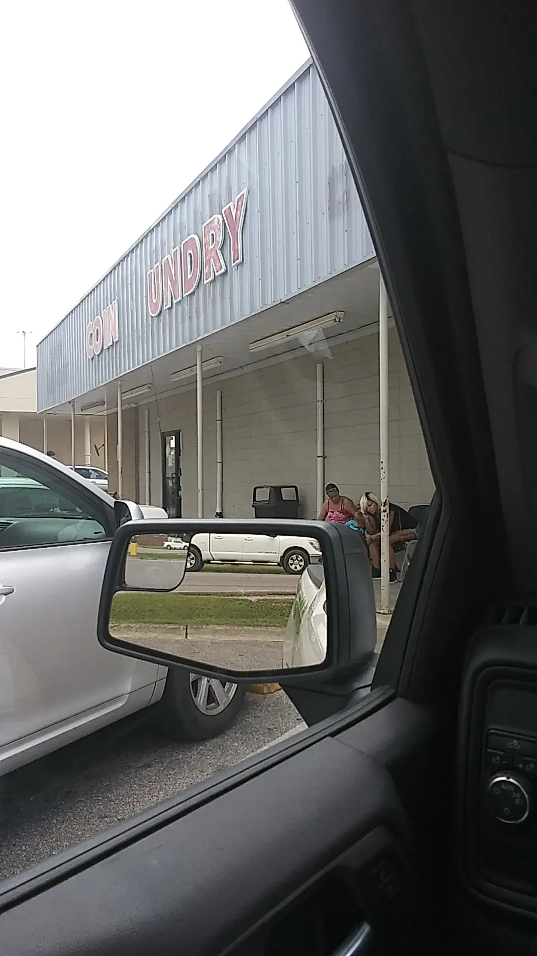 Wasco Clean Coin Laundry thumbnail 3