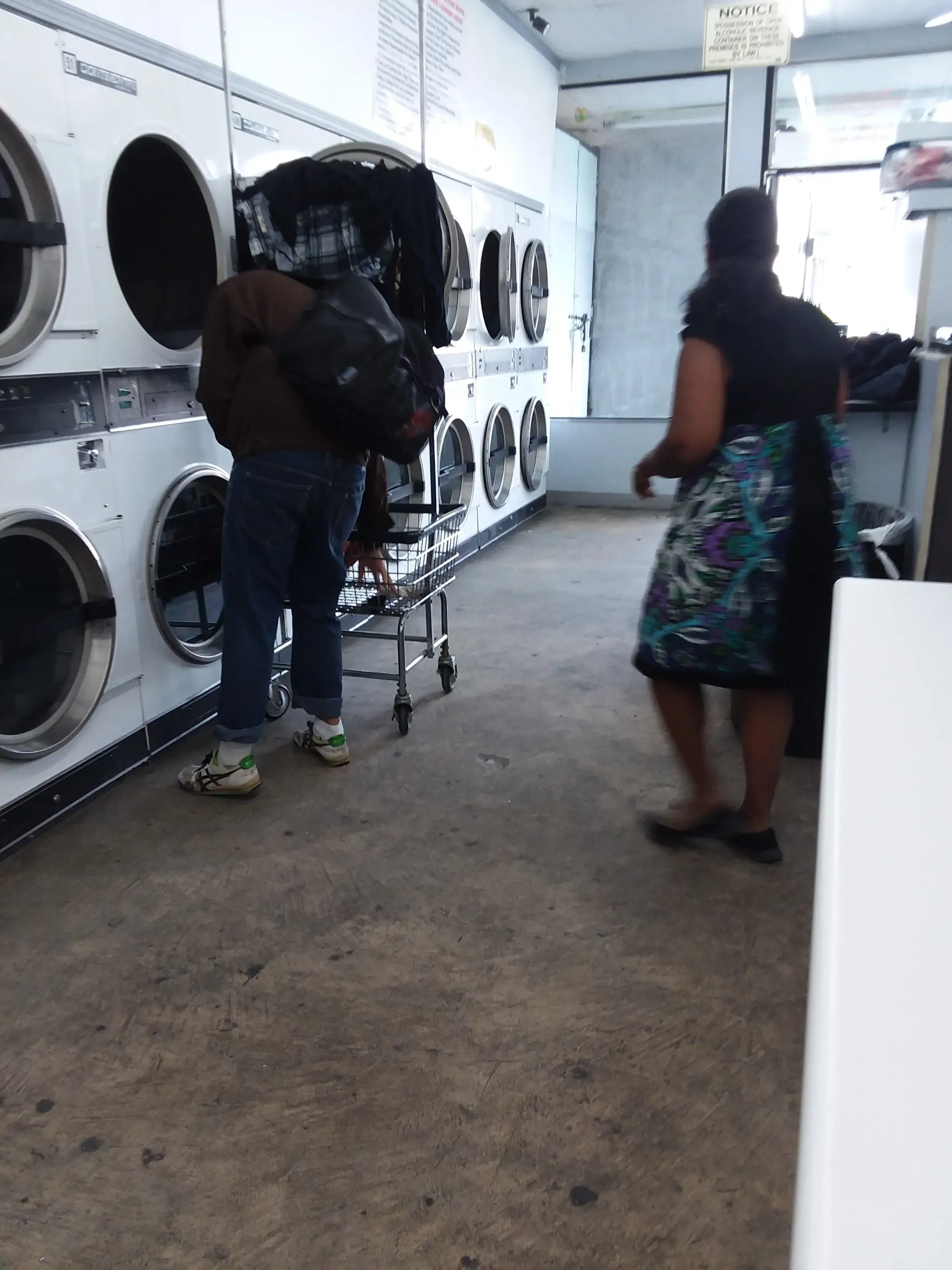 Wash and Fold Laundromat - Image 11