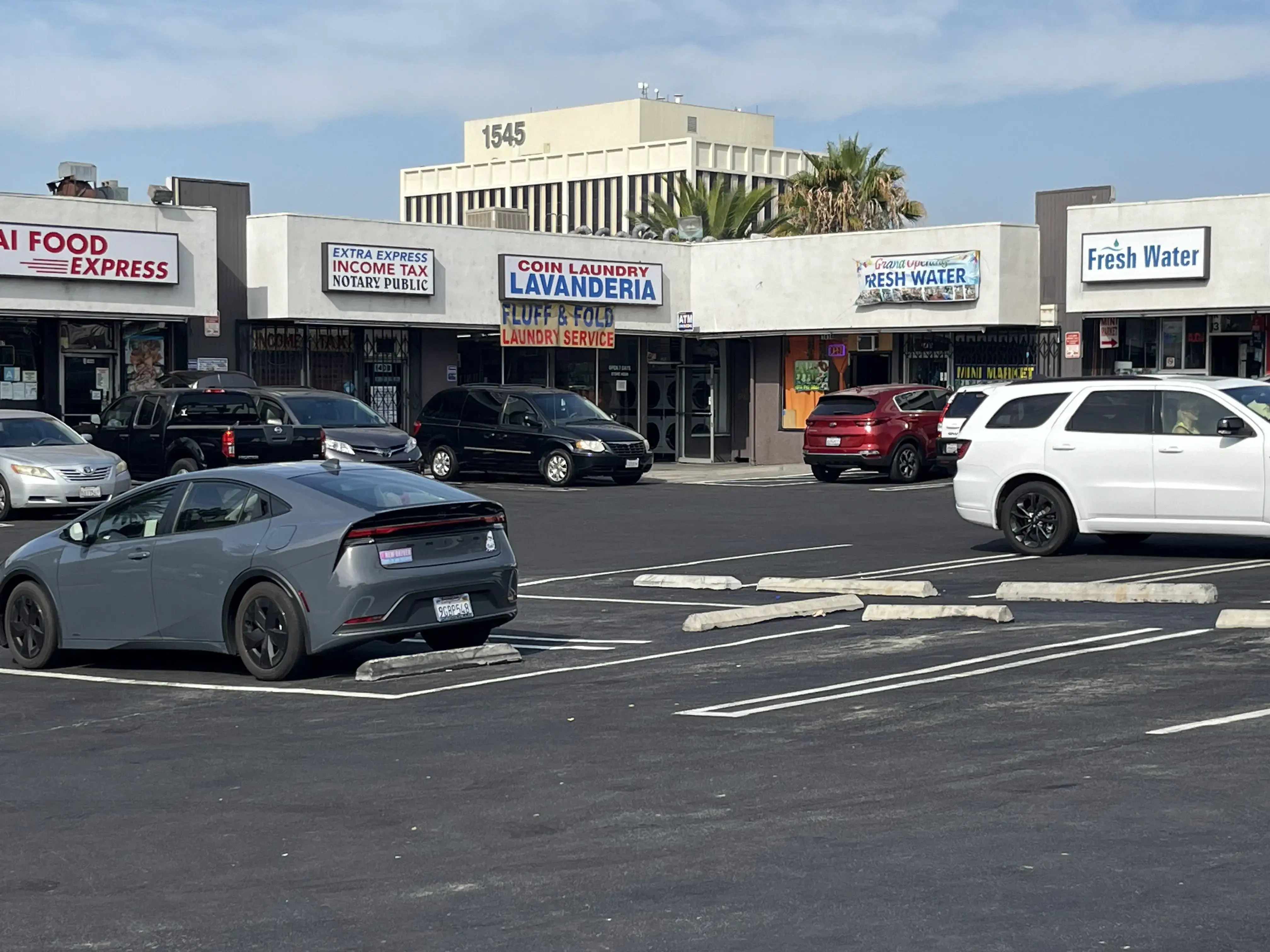 Wash and Fold Laundromat - Image 6