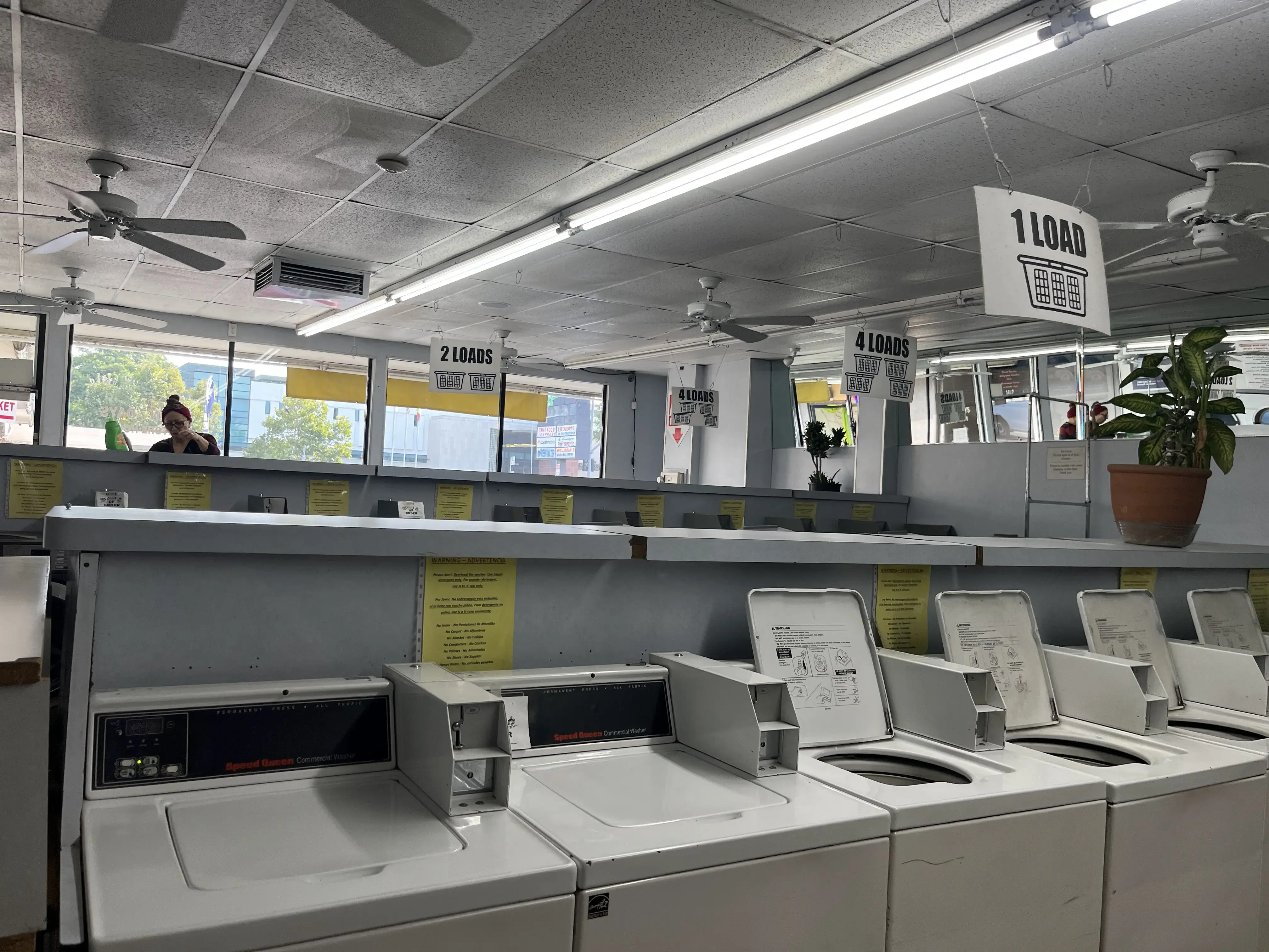Wash and Fold Laundromat - Image 3