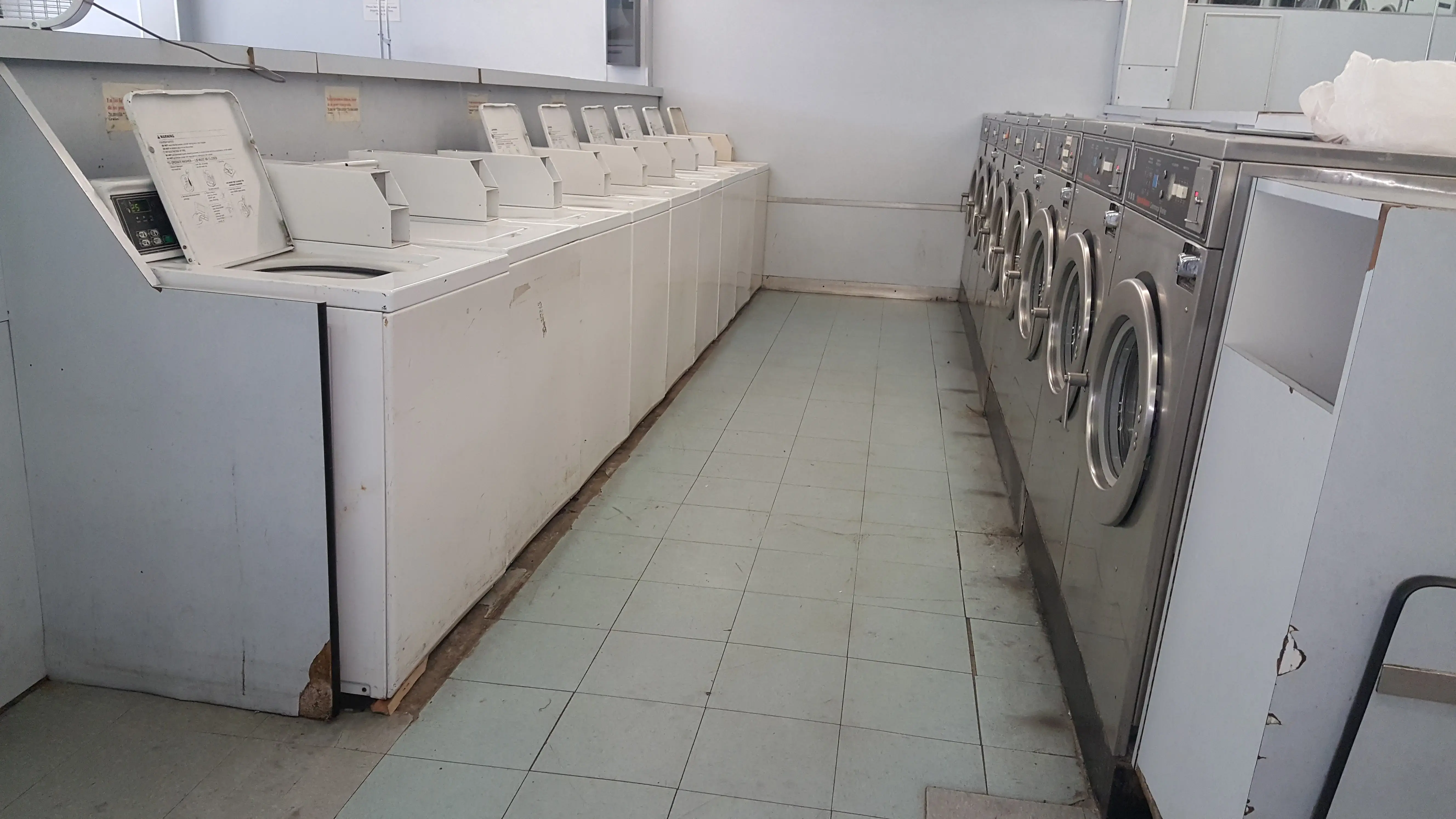 Wash and Fold Laundromat - Image 7