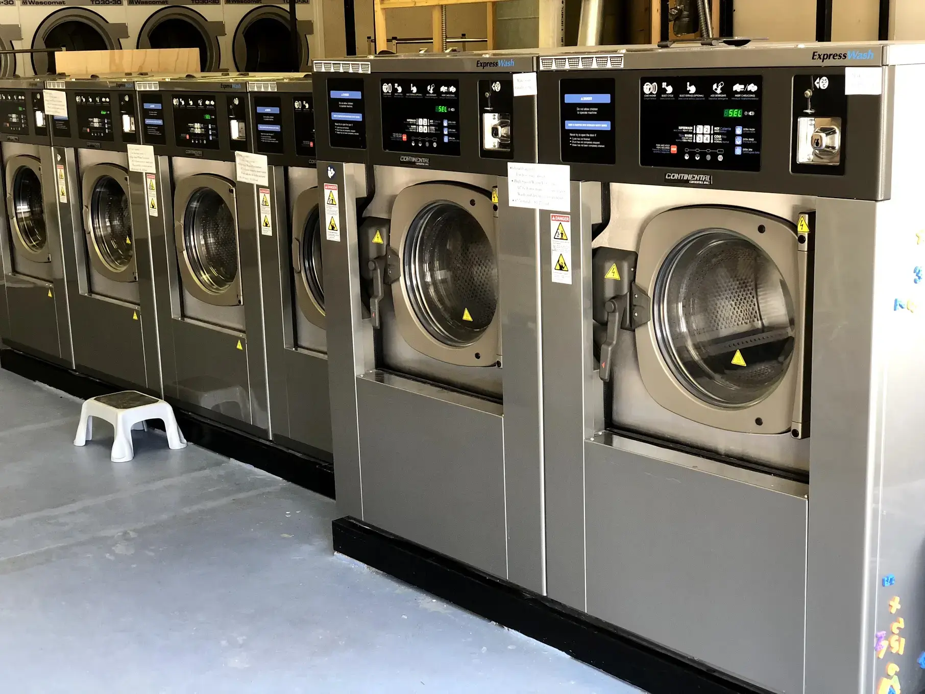Wash and Play Laundromat thumbnail 3