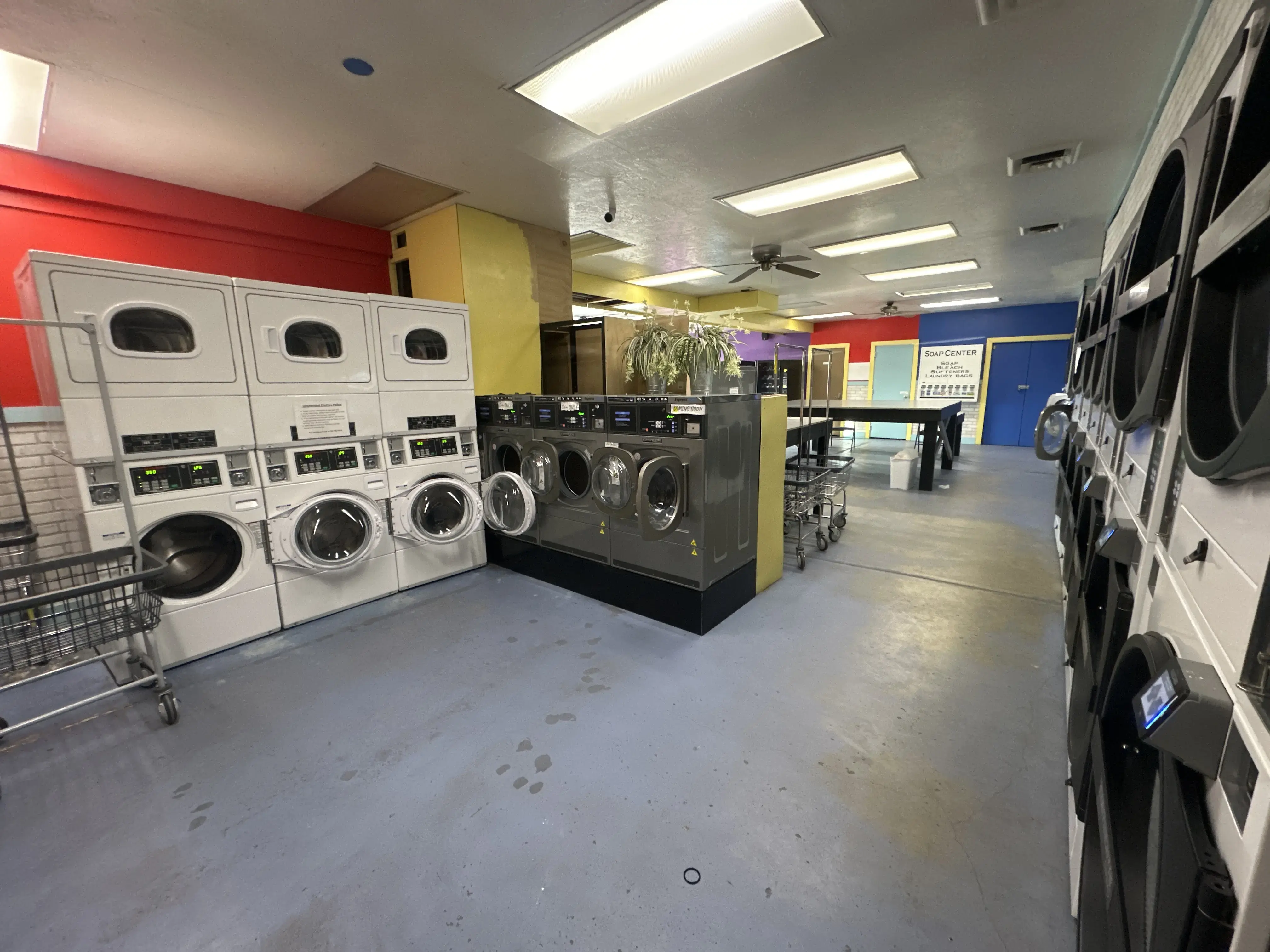Wash and Play Laundromat thumbnail 2