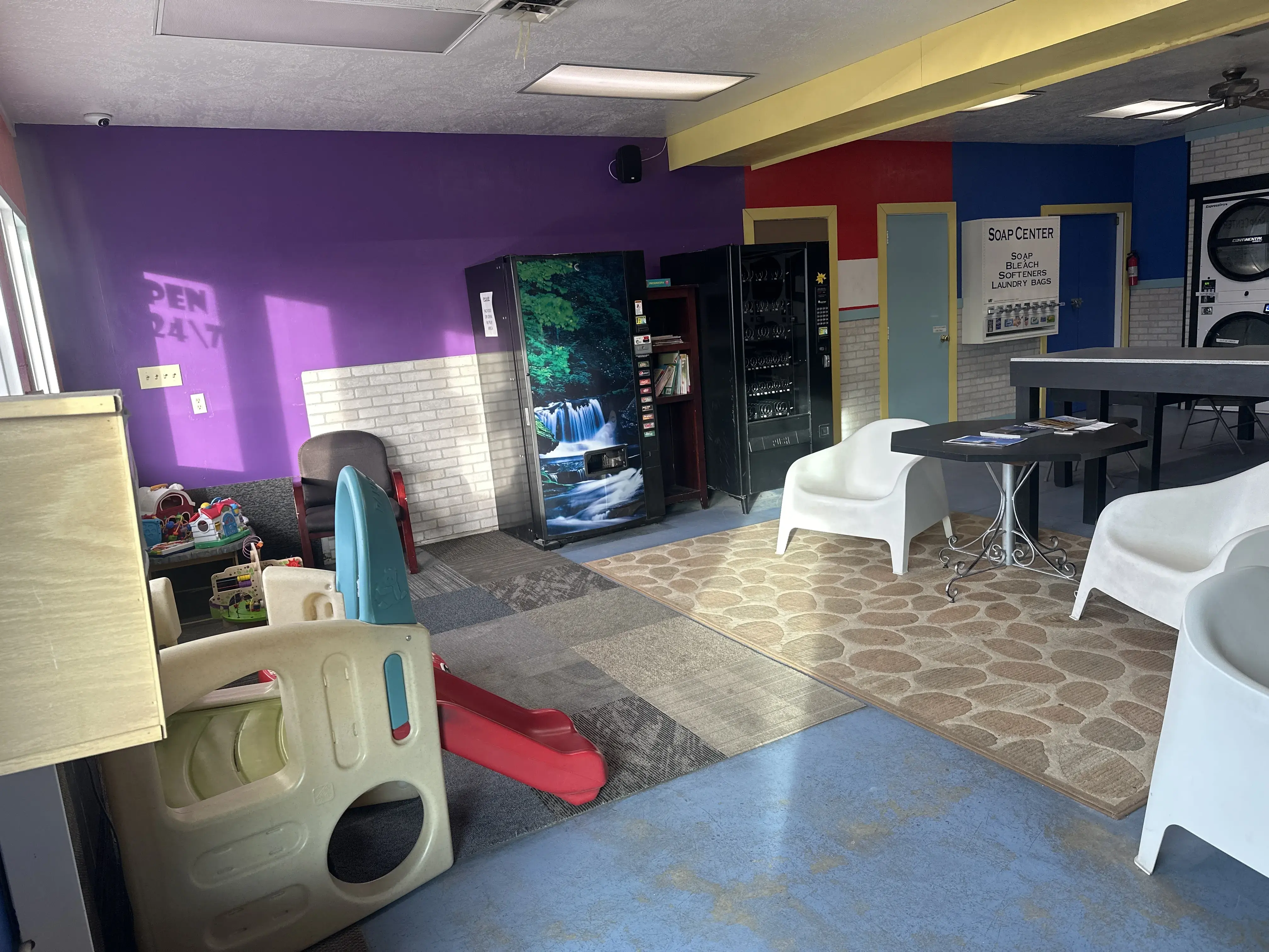 Wash and Play Laundromat - Image 18