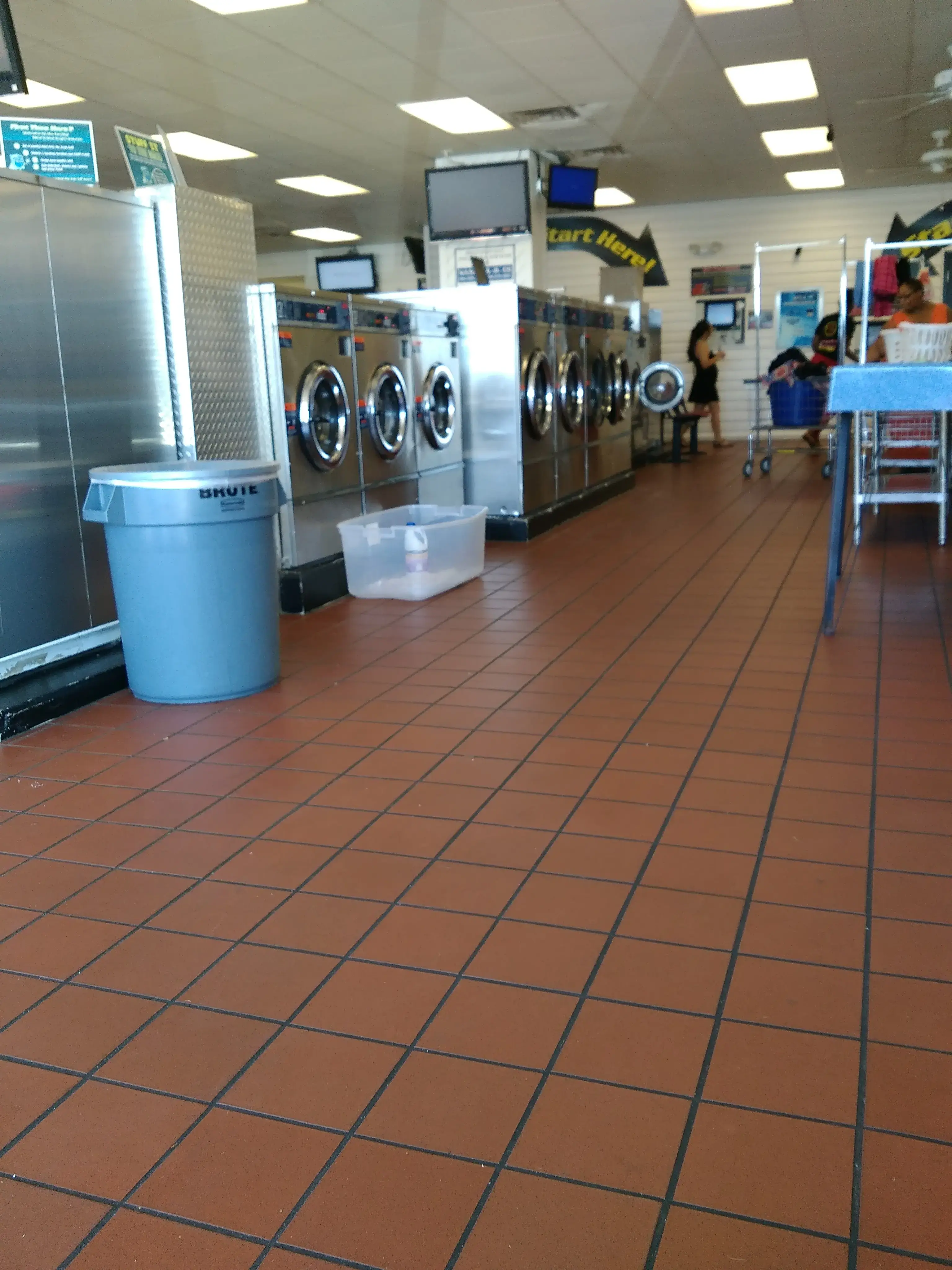 Wash Around The Clock - Tharpe St. - Image 7